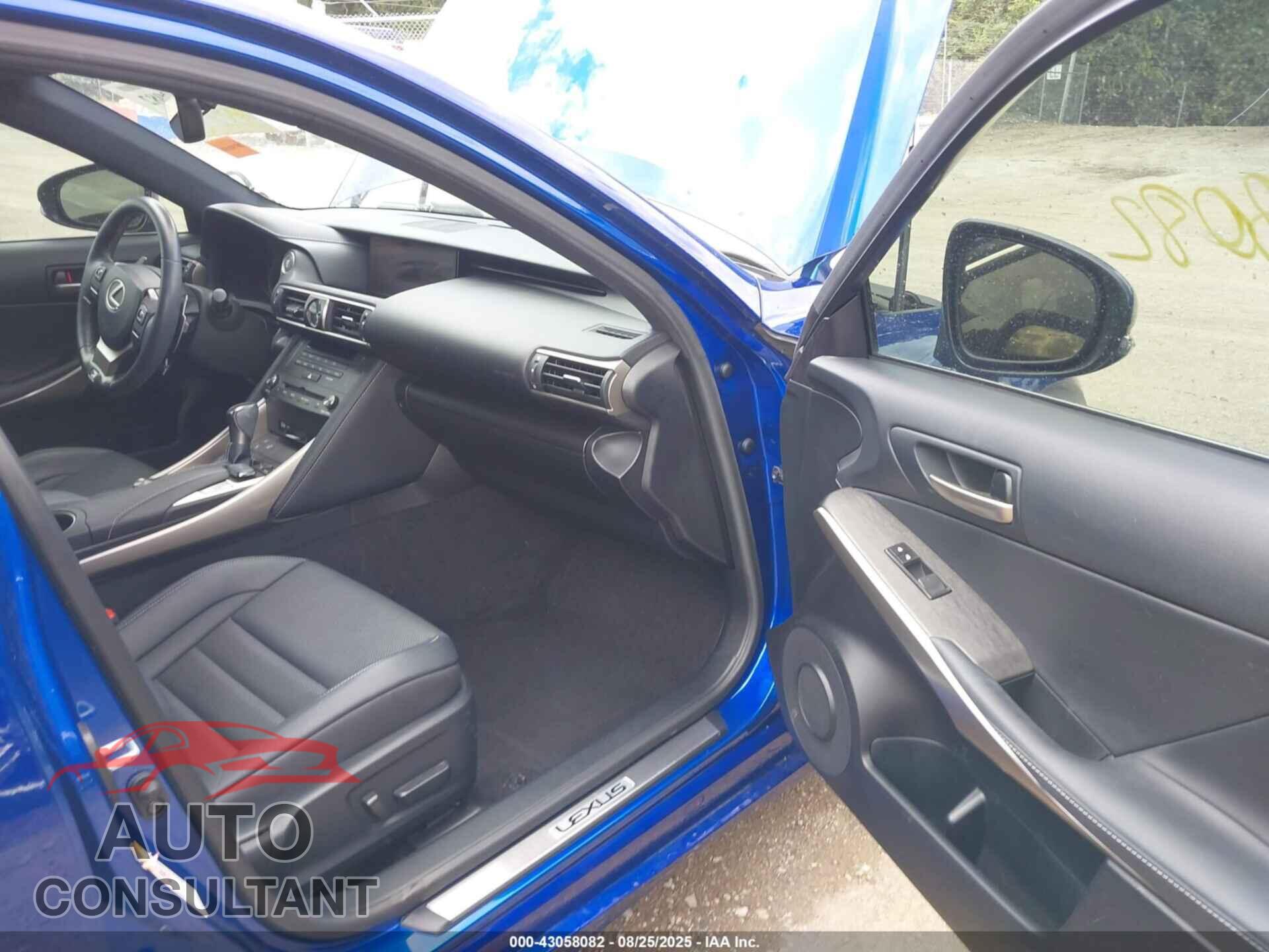 LEXUS IS 300 2019 - JTHC81D26K5034195