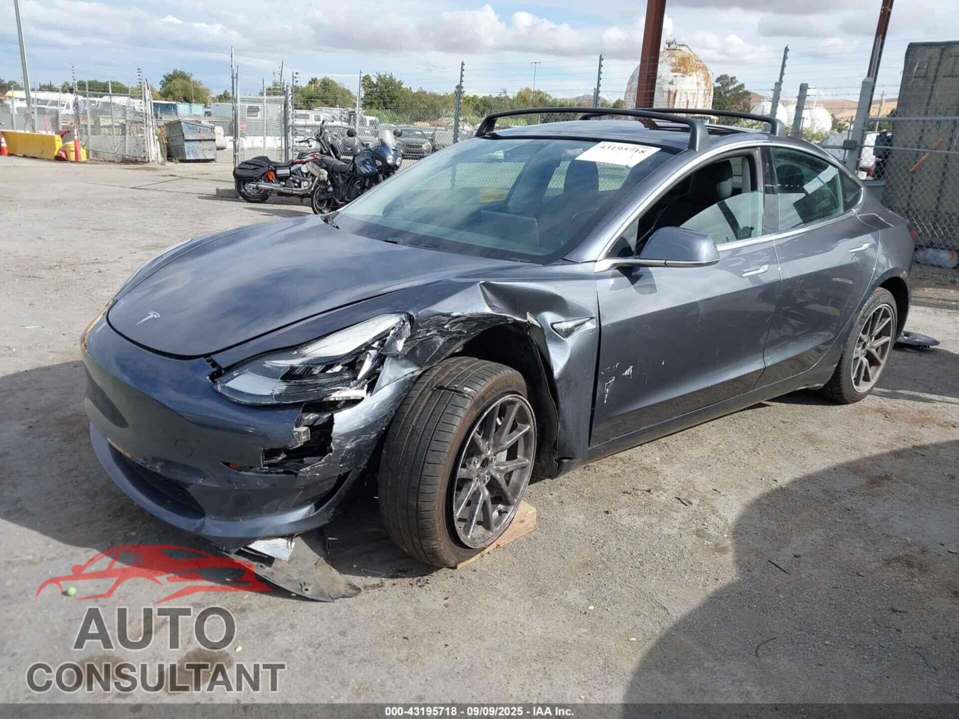 TESLA MODEL 3 2018 - 5YJ3E1EAXJF021561