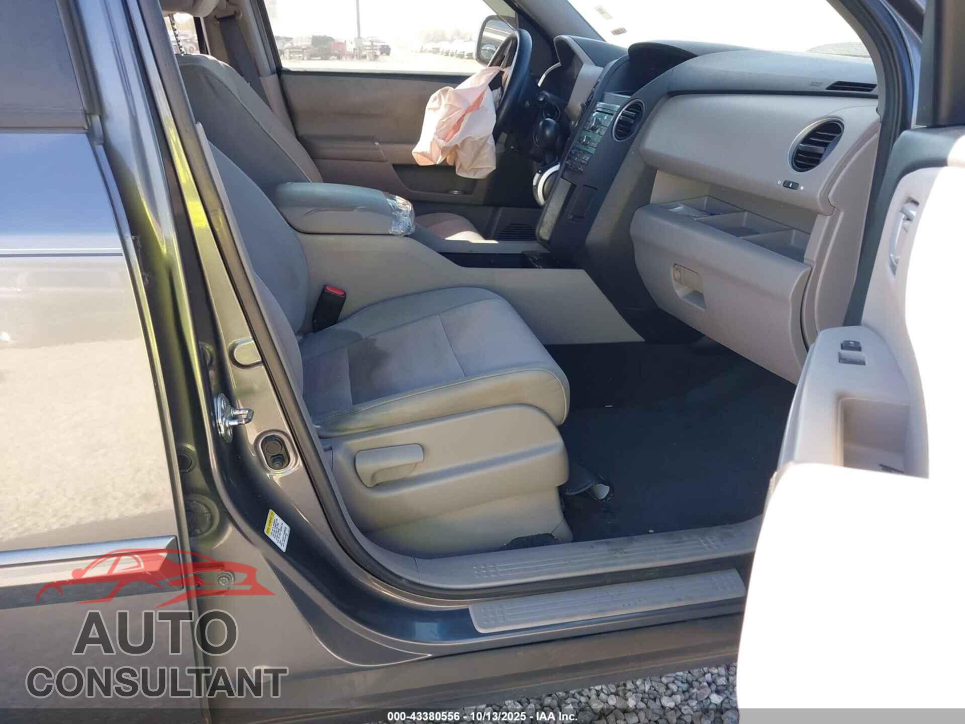 HONDA PILOT 2011 - 5FNYF4H49BB057897