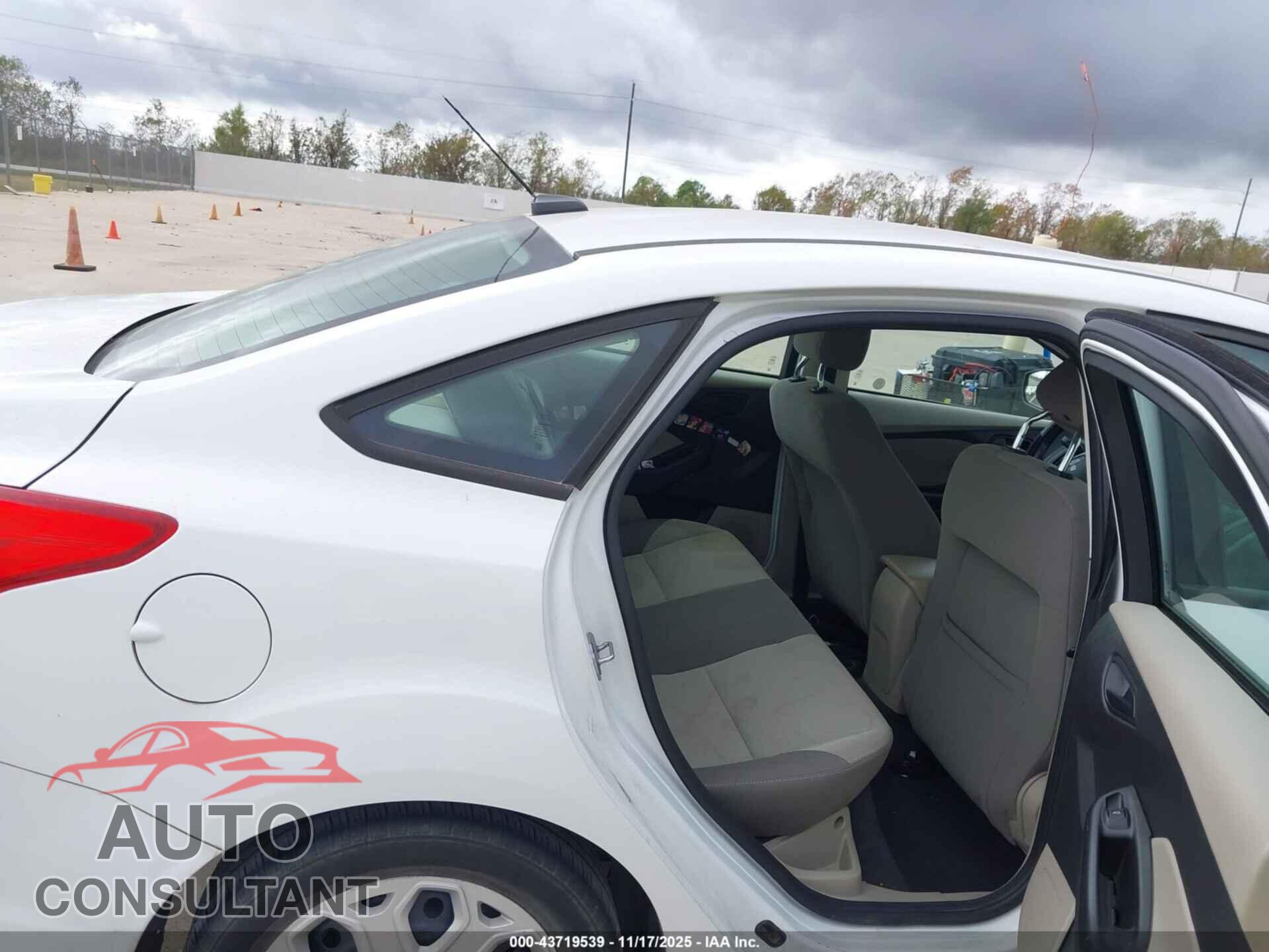 FORD FOCUS 2012 - 1FAHP3F29CL243551