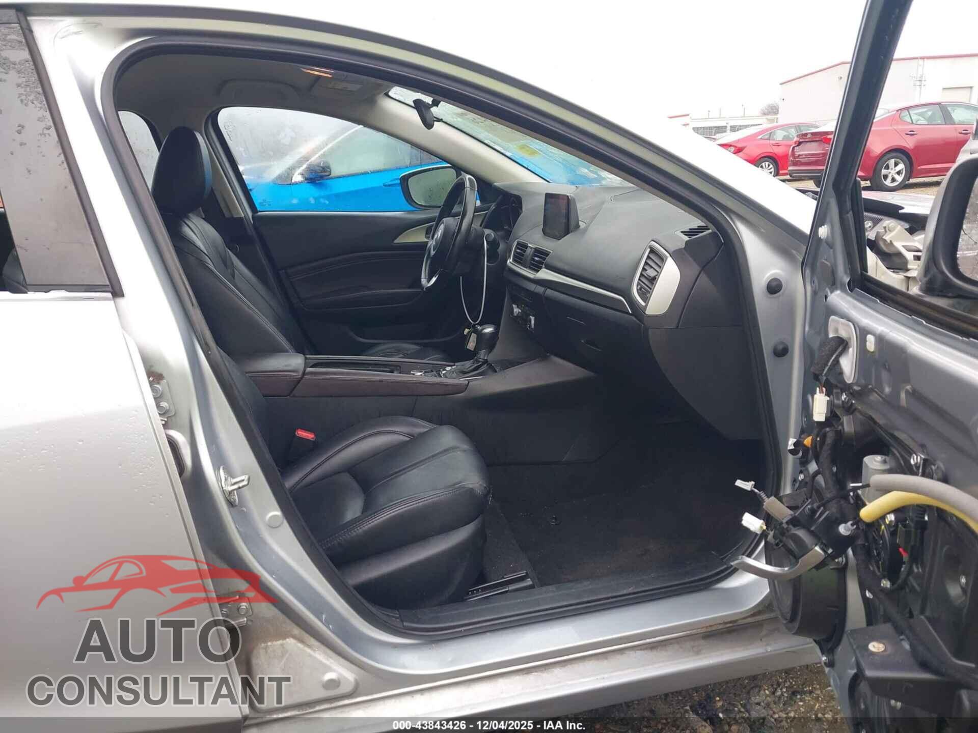 MAZDA MAZDA3 2018 - 3MZBN1V35JM209877