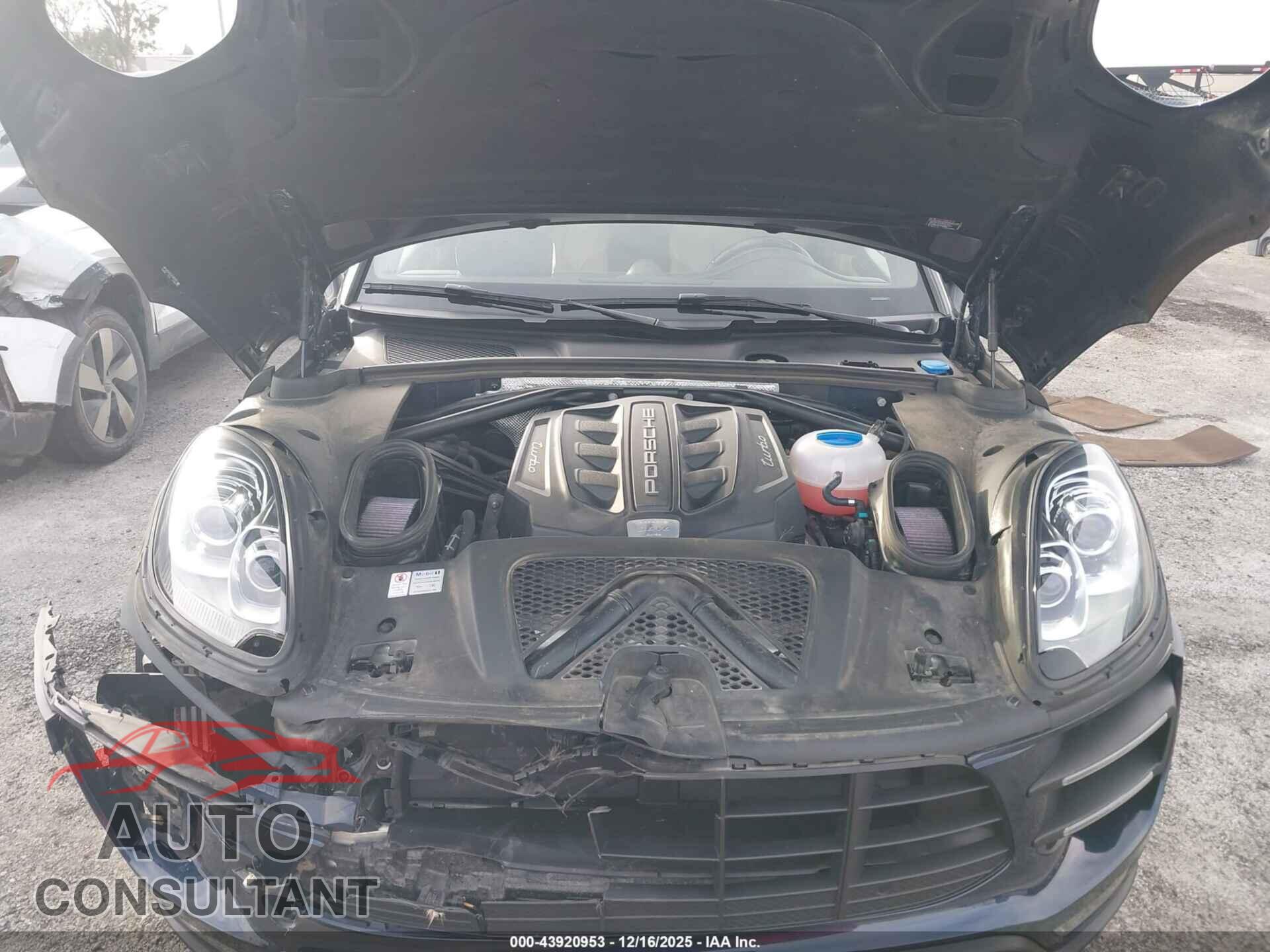PORSCHE MACAN 2016 - WP1AF2A51GLB93811