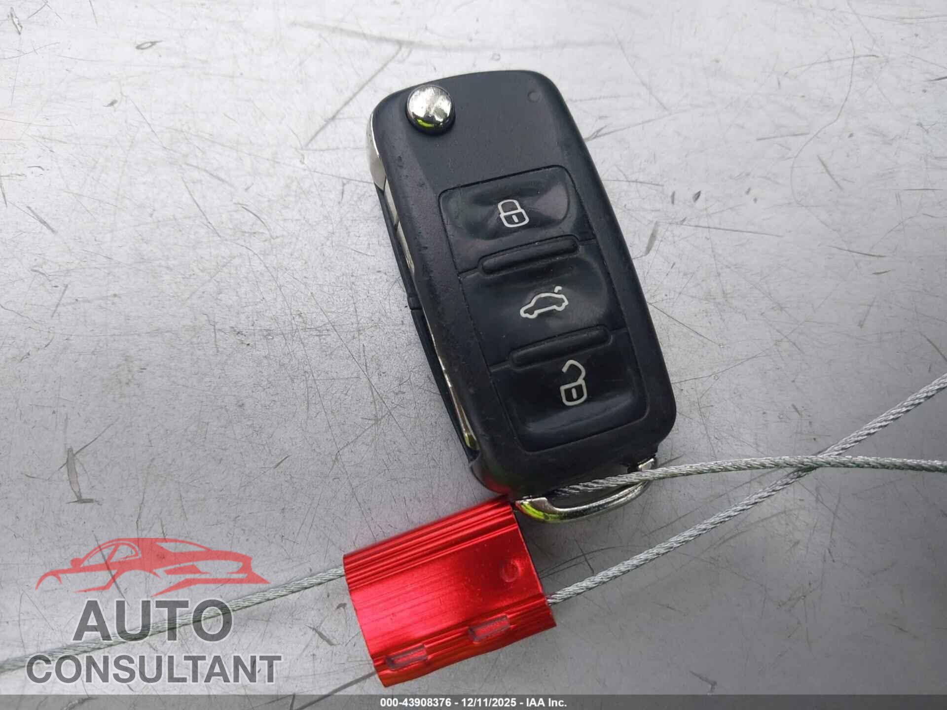VOLKSWAGEN PASSAT 2013 - 1VWAP7A33DC066352