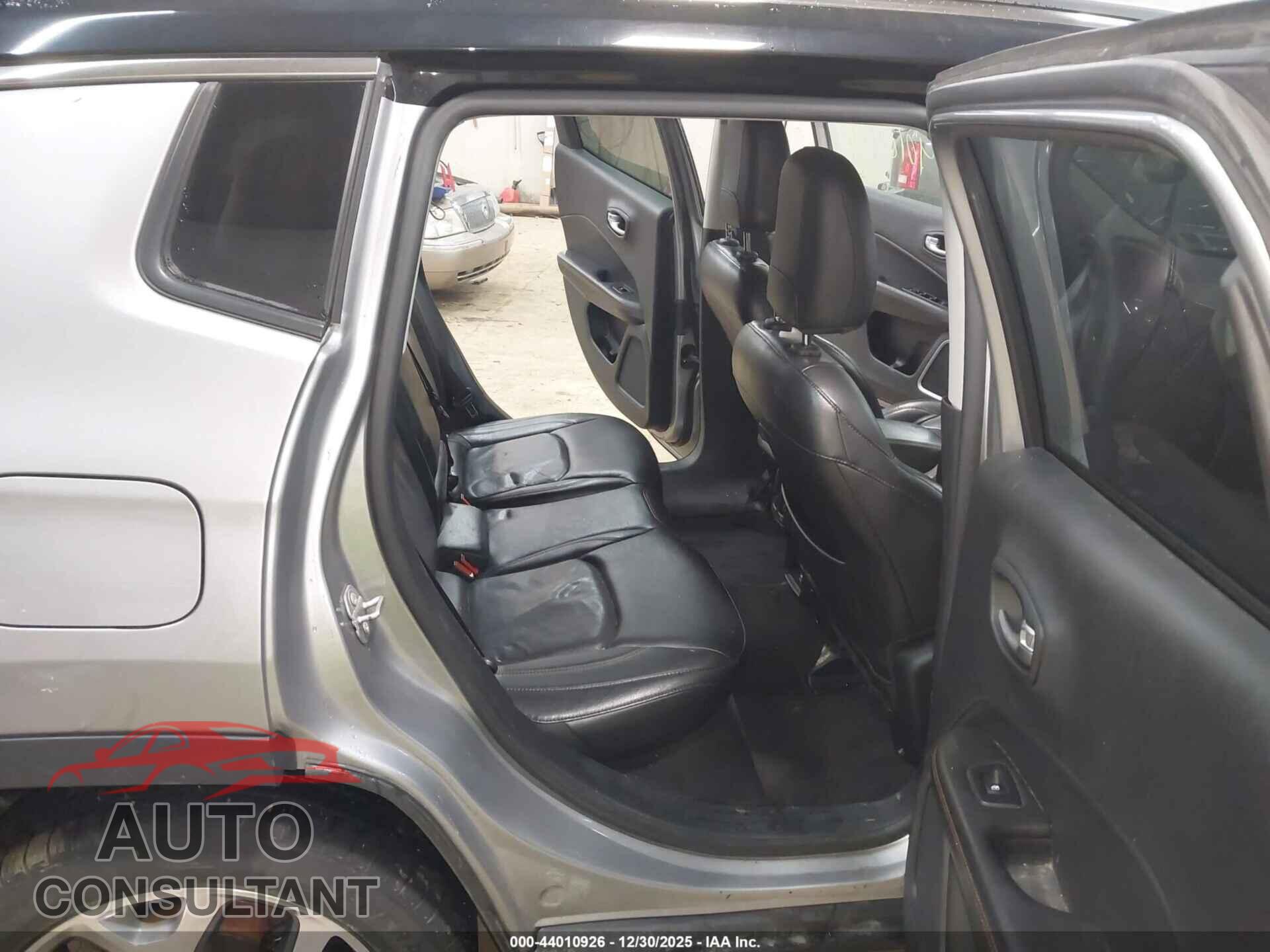 JEEP COMPASS 2018 - 3C4NJDCB8JT463550