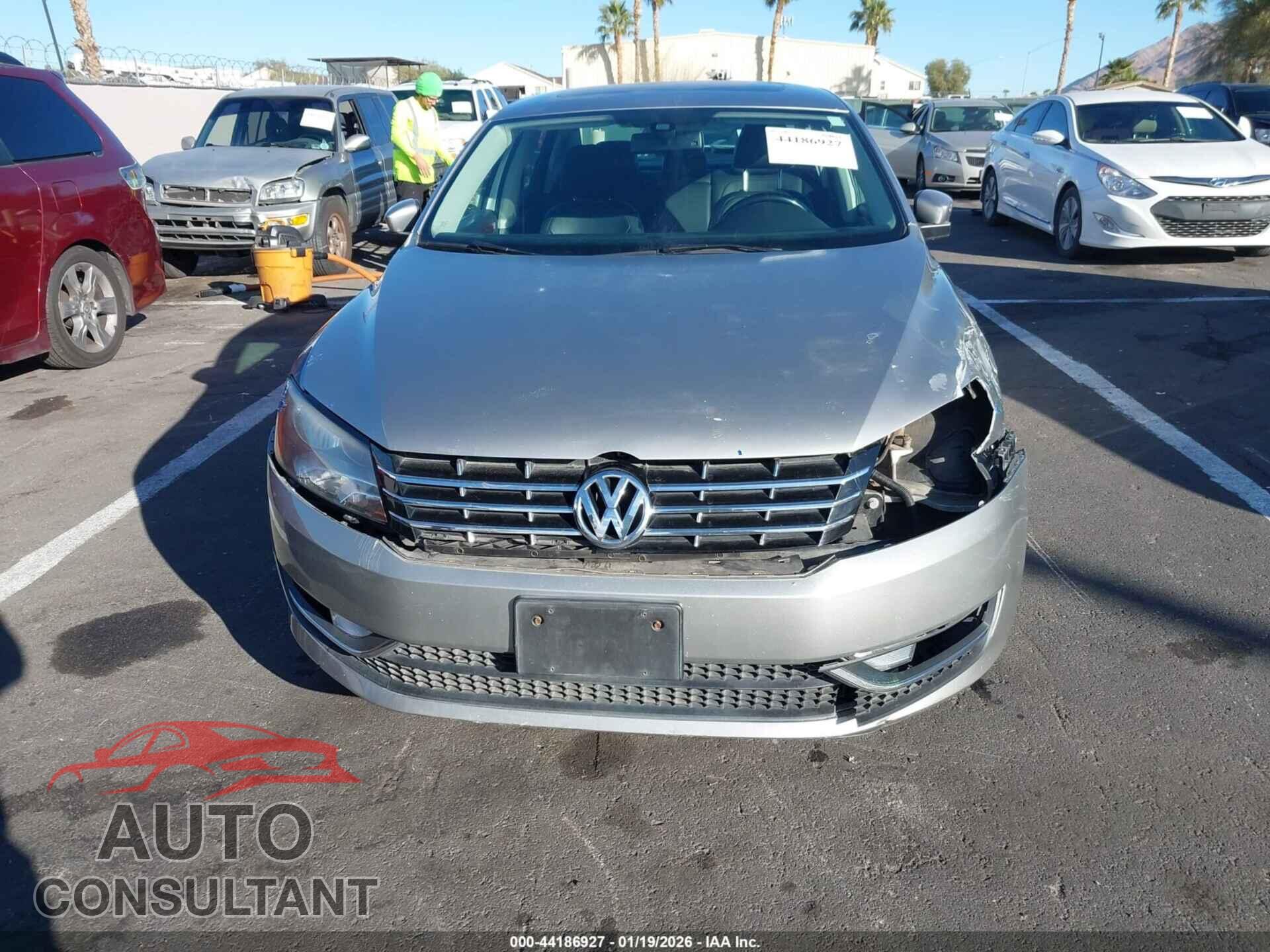 VOLKSWAGEN PASSAT 2012 - 1VWCN7A36CC110471
