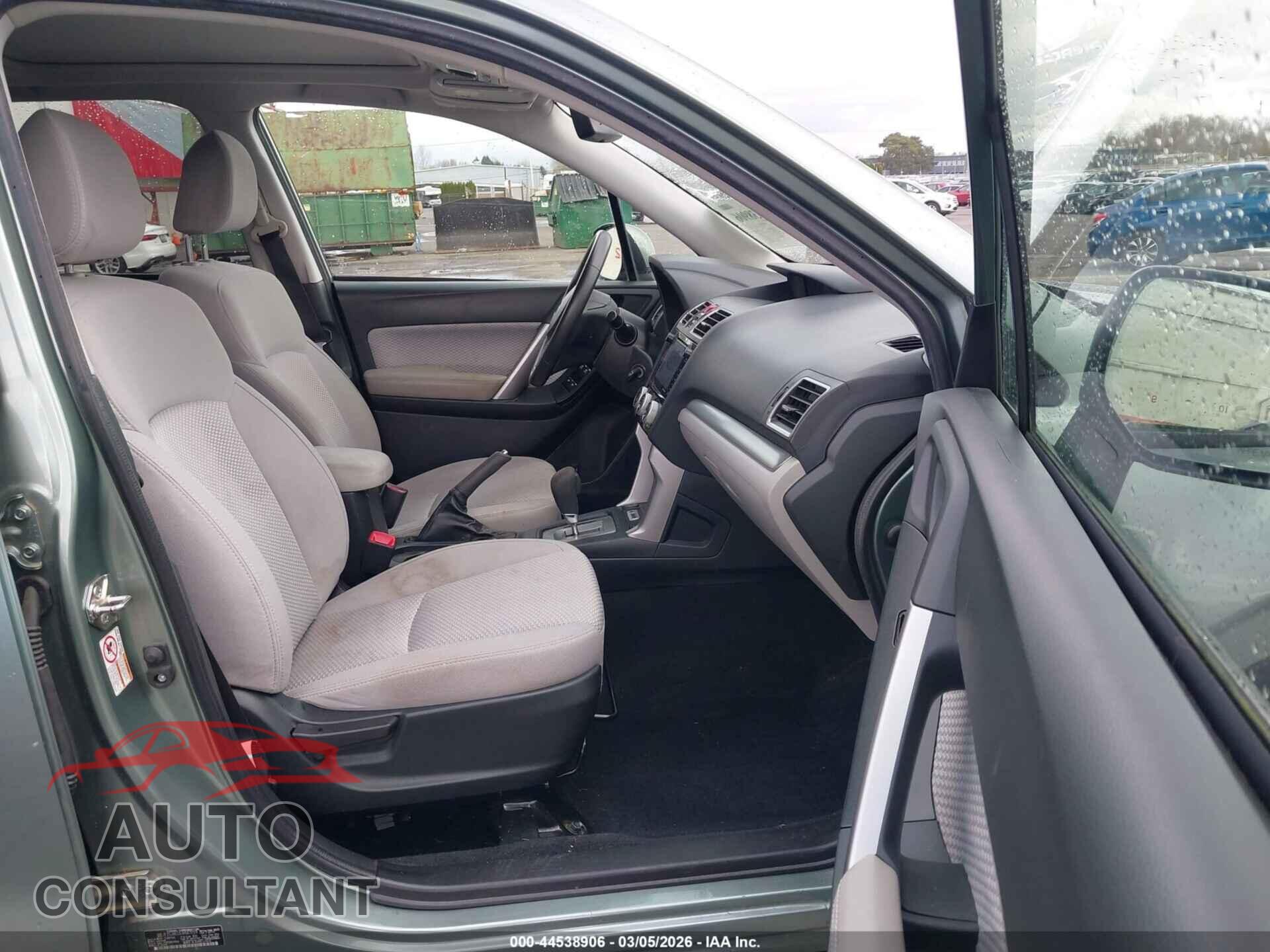 SUBARU FORESTER 2018 - JF2SJAEC0JH567019