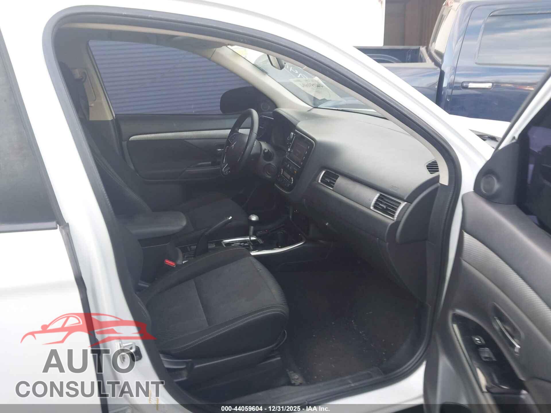 MITSUBISHI OUTLANDER 2017 - JA4AD3A36HZ039079