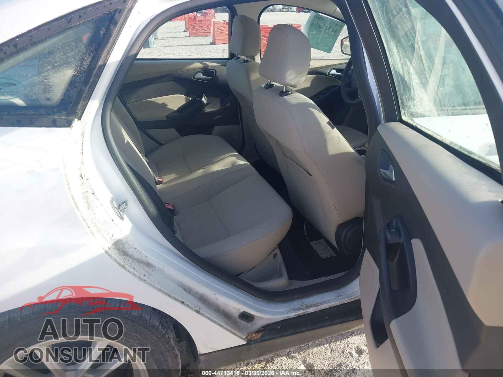 FORD FOCUS 2015 - 1FADP3F24FL246909