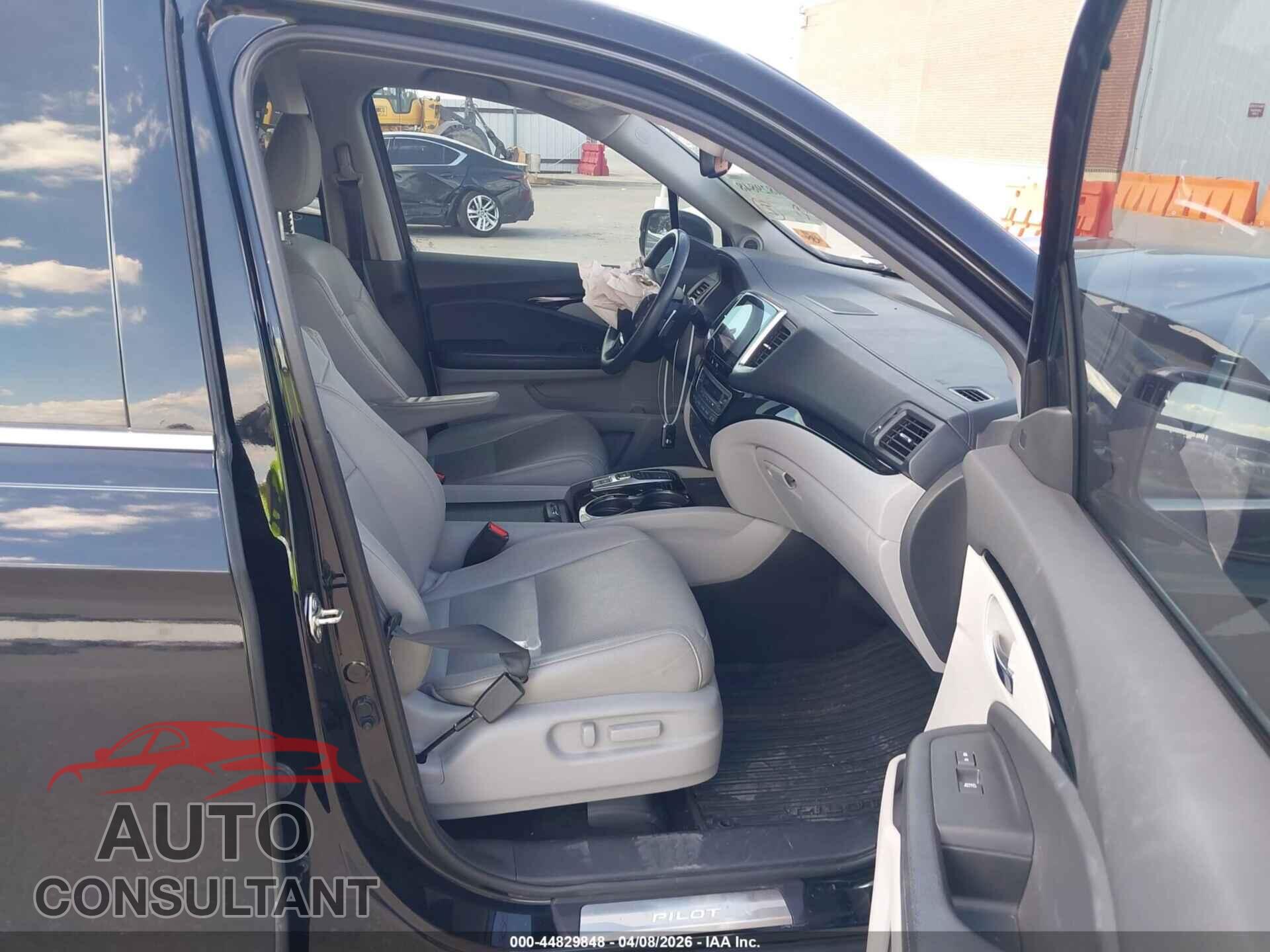 HONDA PILOT 2017 - 5FNYF6H04HB027840