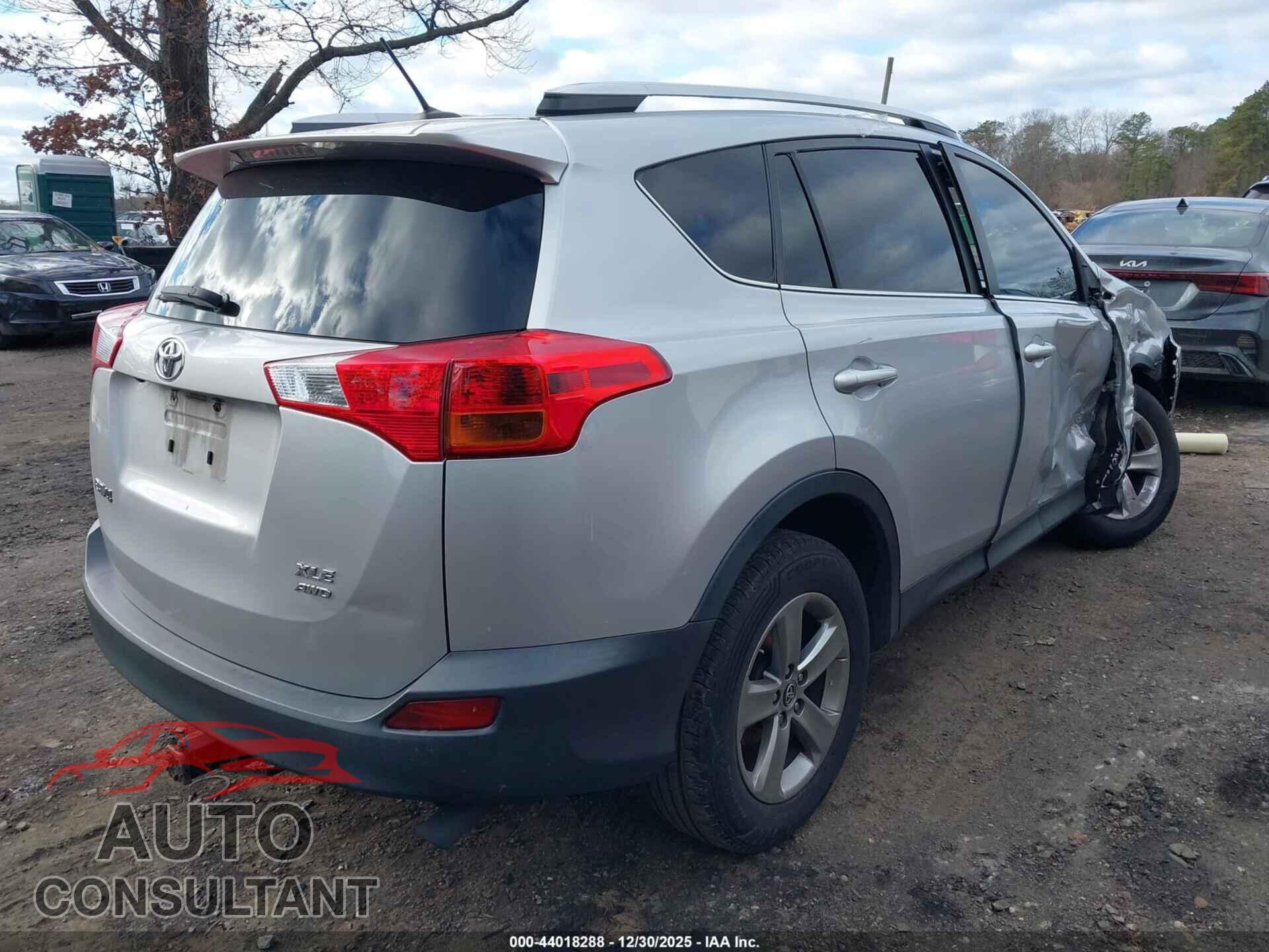 TOYOTA RAV4 2015 - JTMRFREVXFD118475