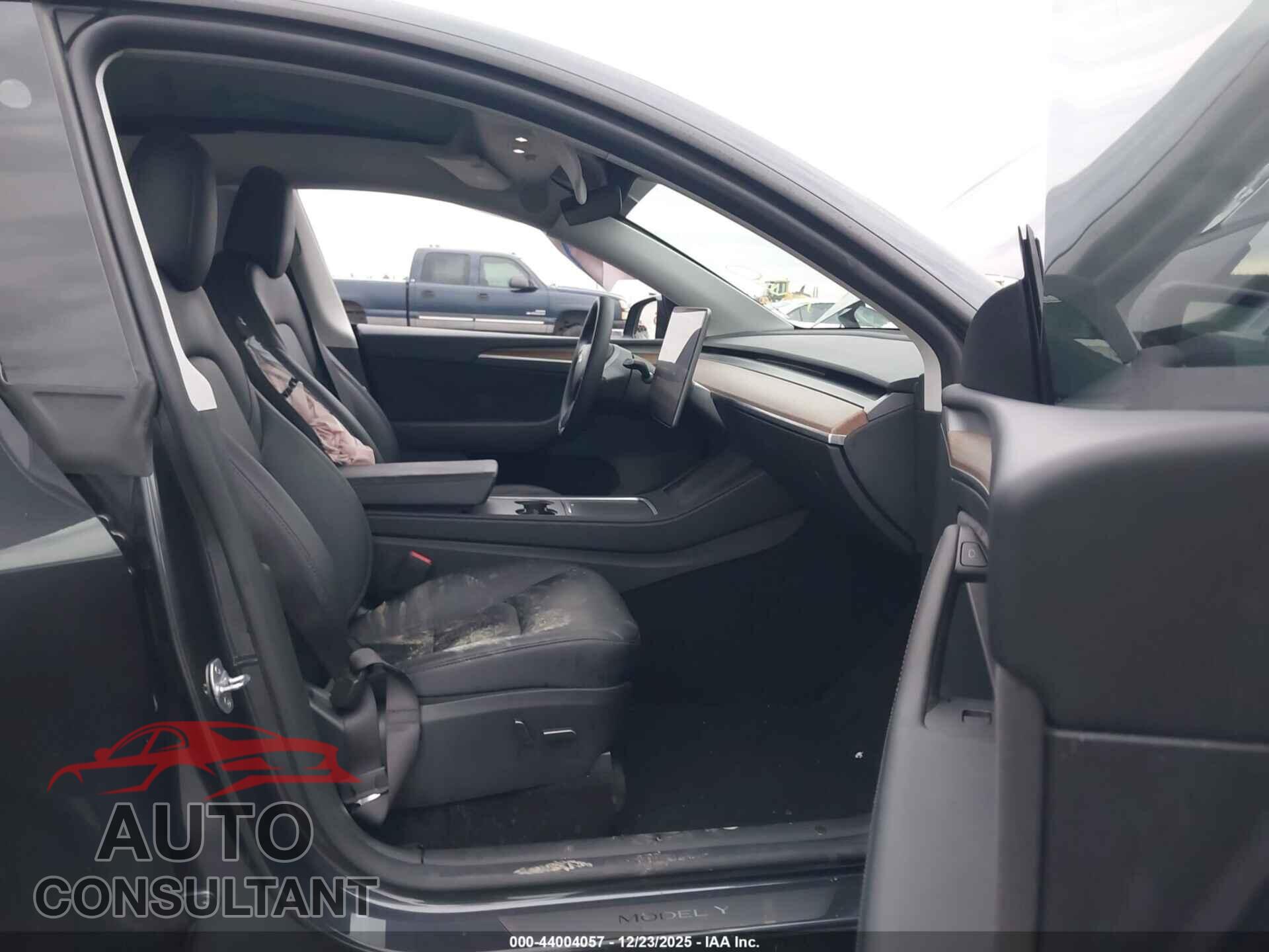 TESLA MODEL Y 2024 - 7SAYGDED1RF078094