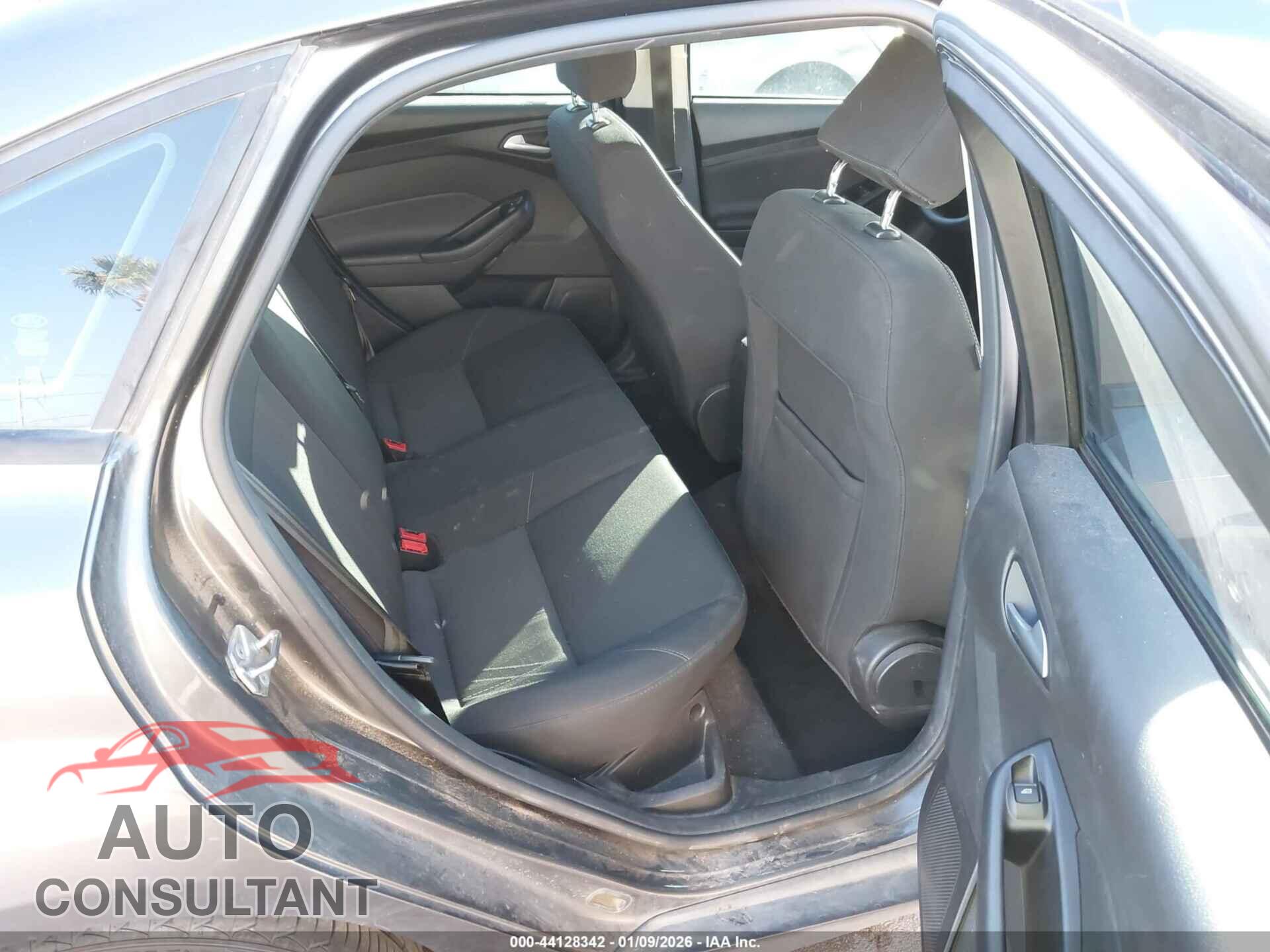 FORD FOCUS 2017 - 1FADP3F25HL299623