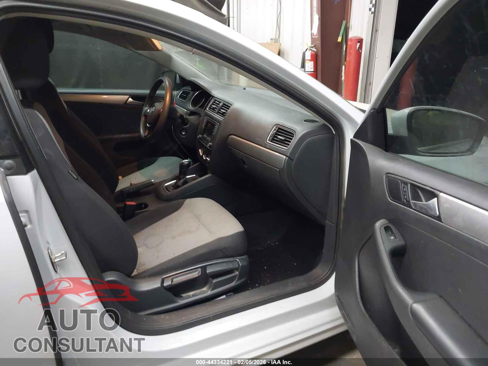 VOLKSWAGEN JETTA 2017 - 3VW2B7AJ8HM323821