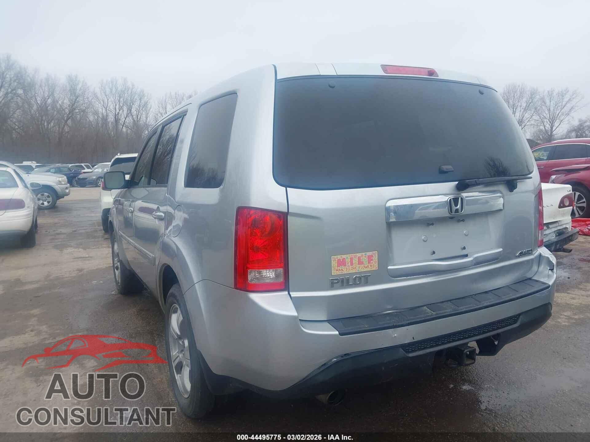 HONDA PILOT 2015 - 5FNYF4H52FB048649