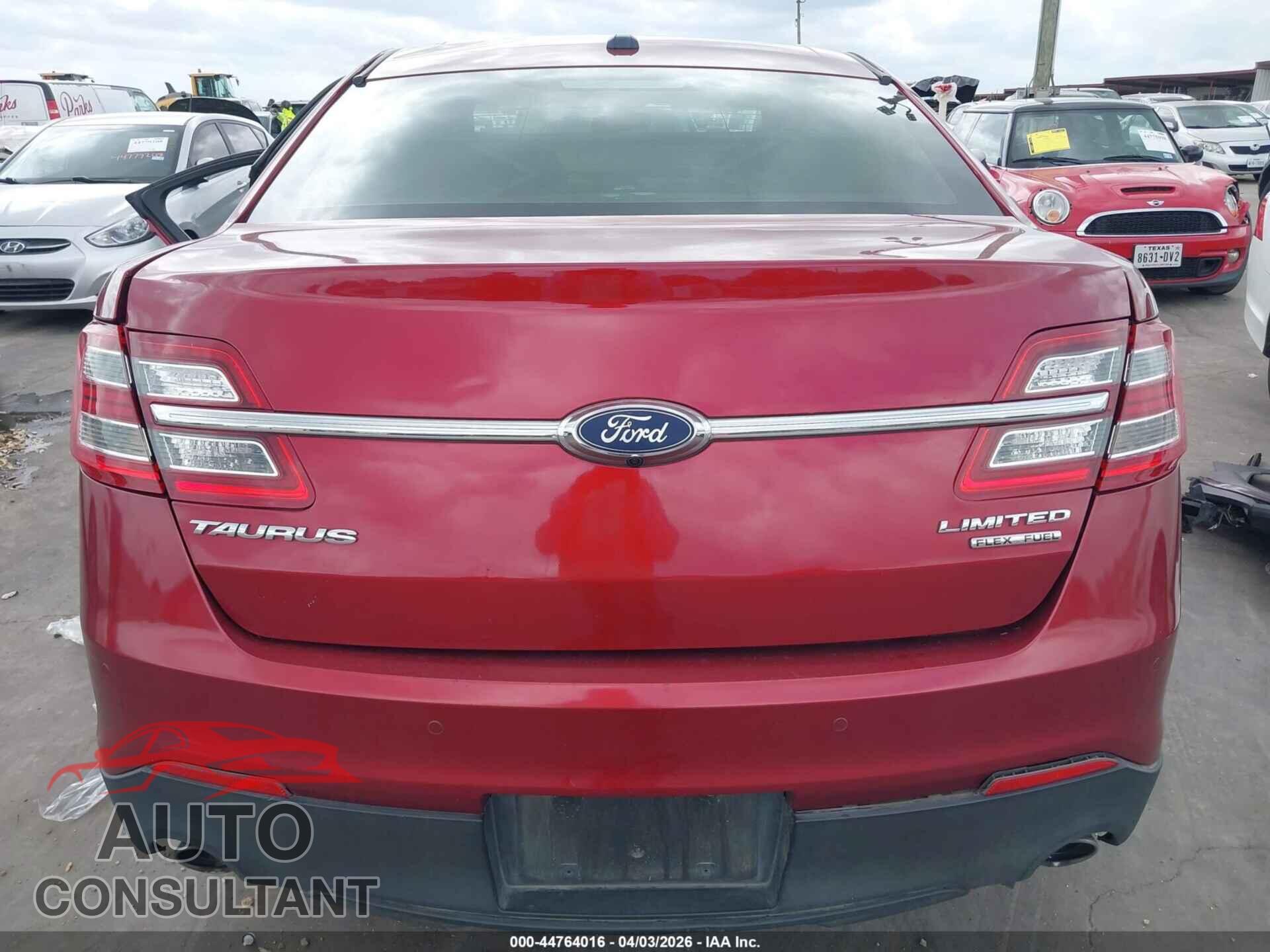 FORD TAURUS 2018 - 1FAHP2F87JG101557