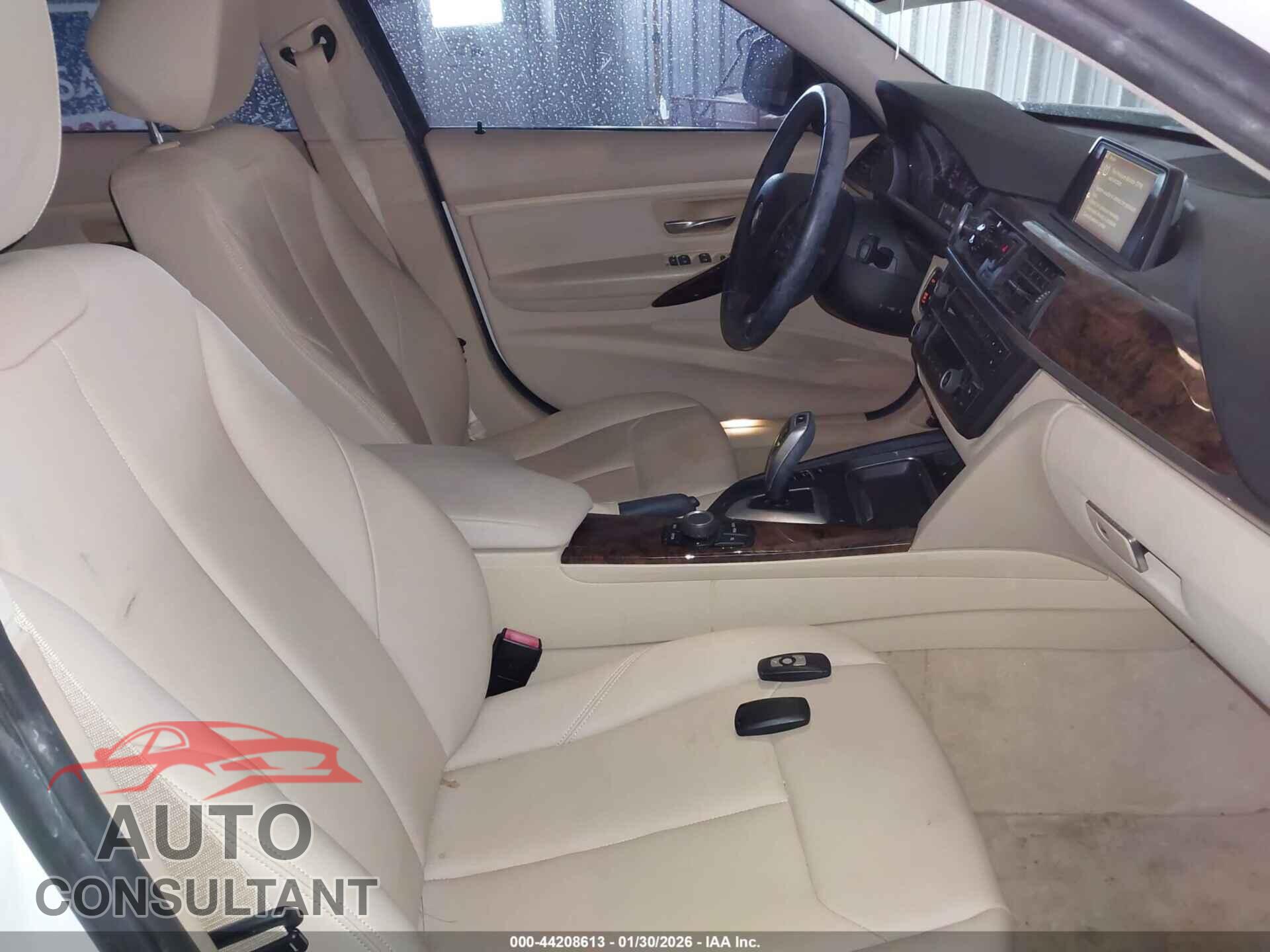 BMW 320I 2014 - WBA3C3C53EF983884