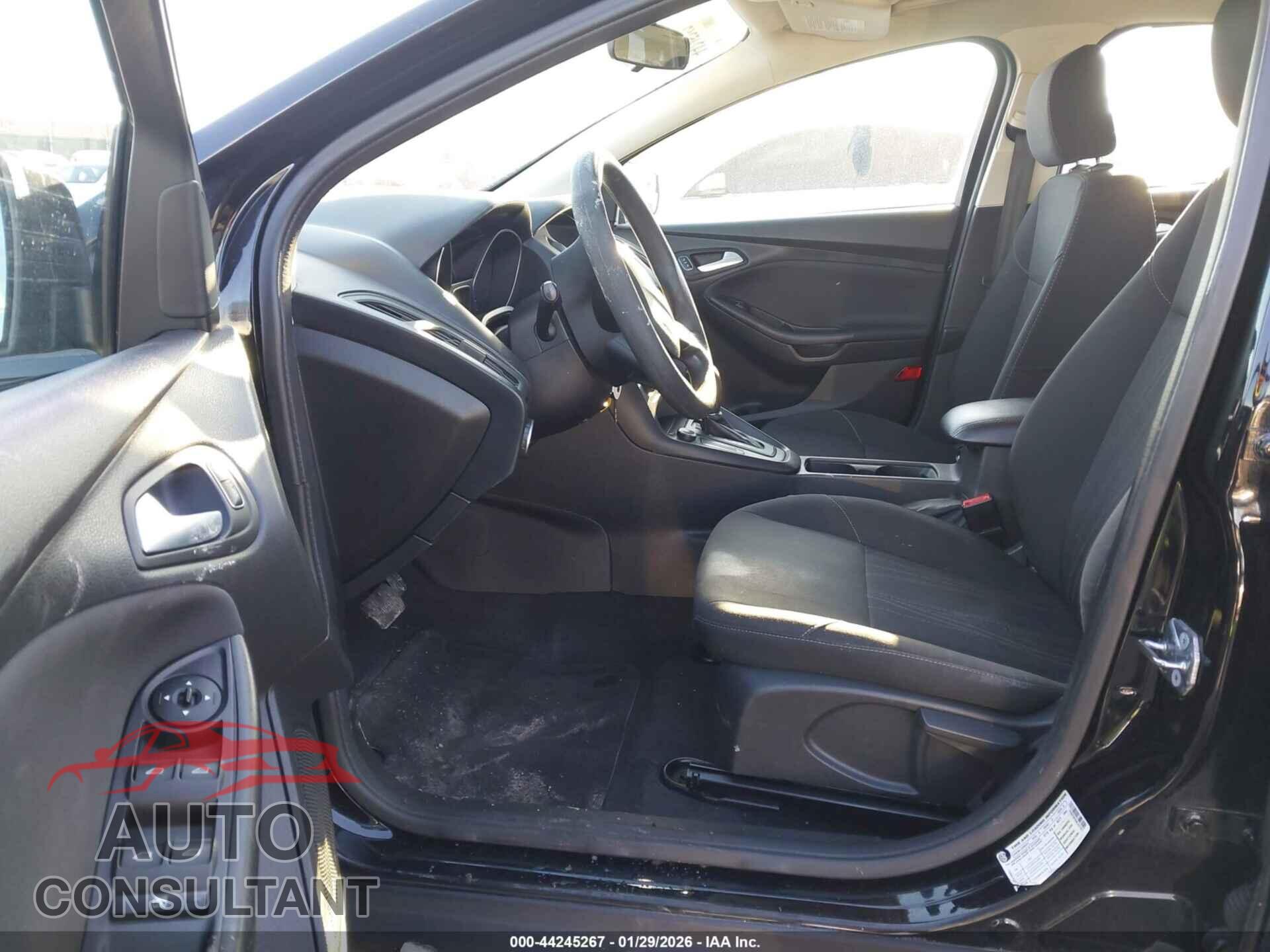 FORD FOCUS 2017 - 1FADP3K25HL227357