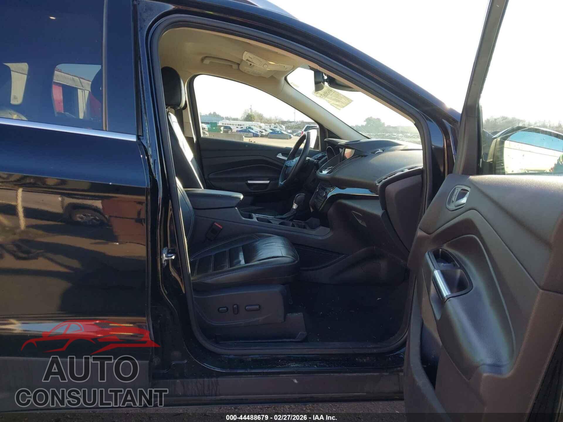 FORD ESCAPE 2017 - 1FMCU9J98HUF09045