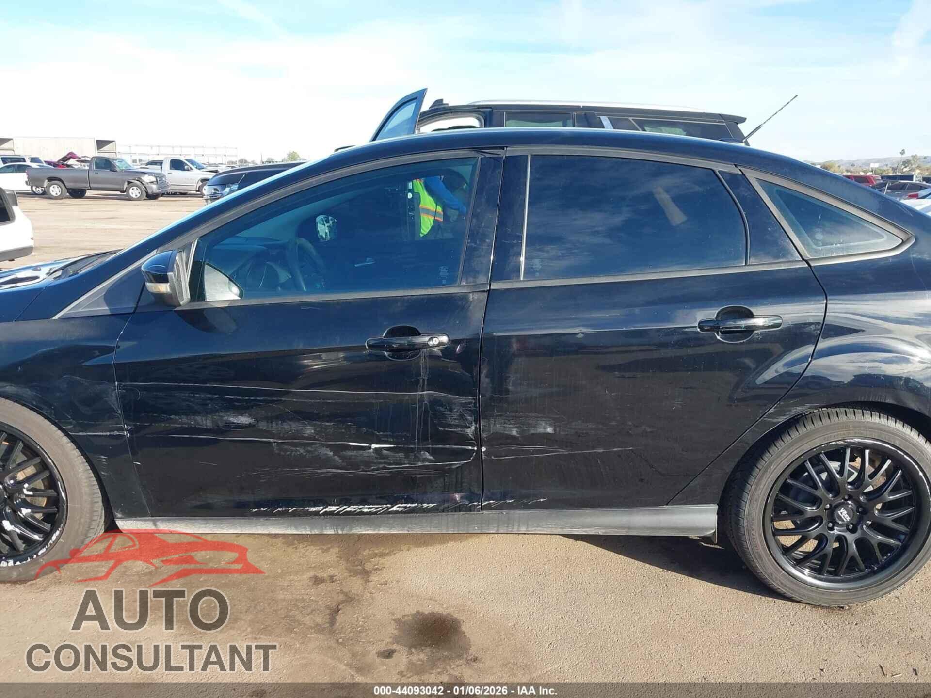 FORD FOCUS 2016 - 1FADP3F25GL246662