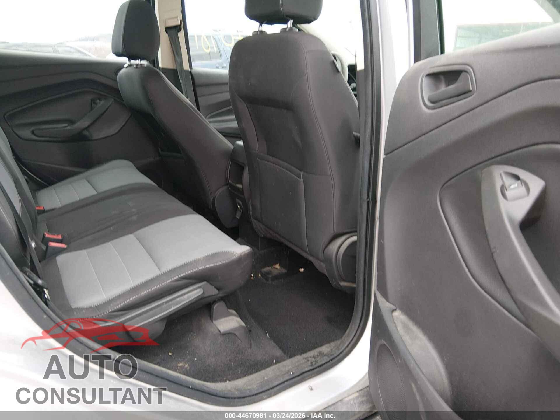 FORD ESCAPE 2017 - 1FMCU0F70HUE38426