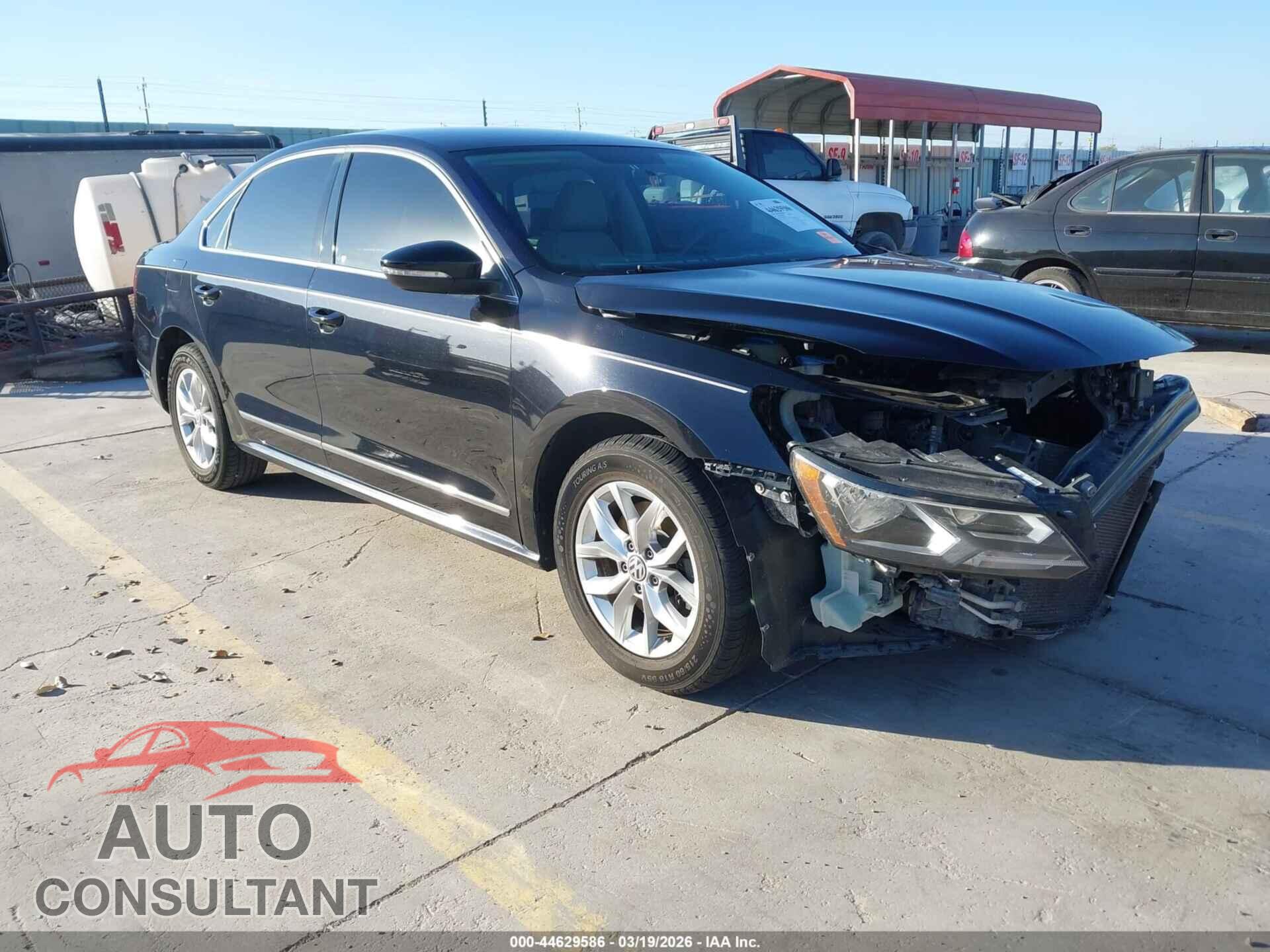 VOLKSWAGEN PASSAT 2017 - 1VWAT7A33HC083461