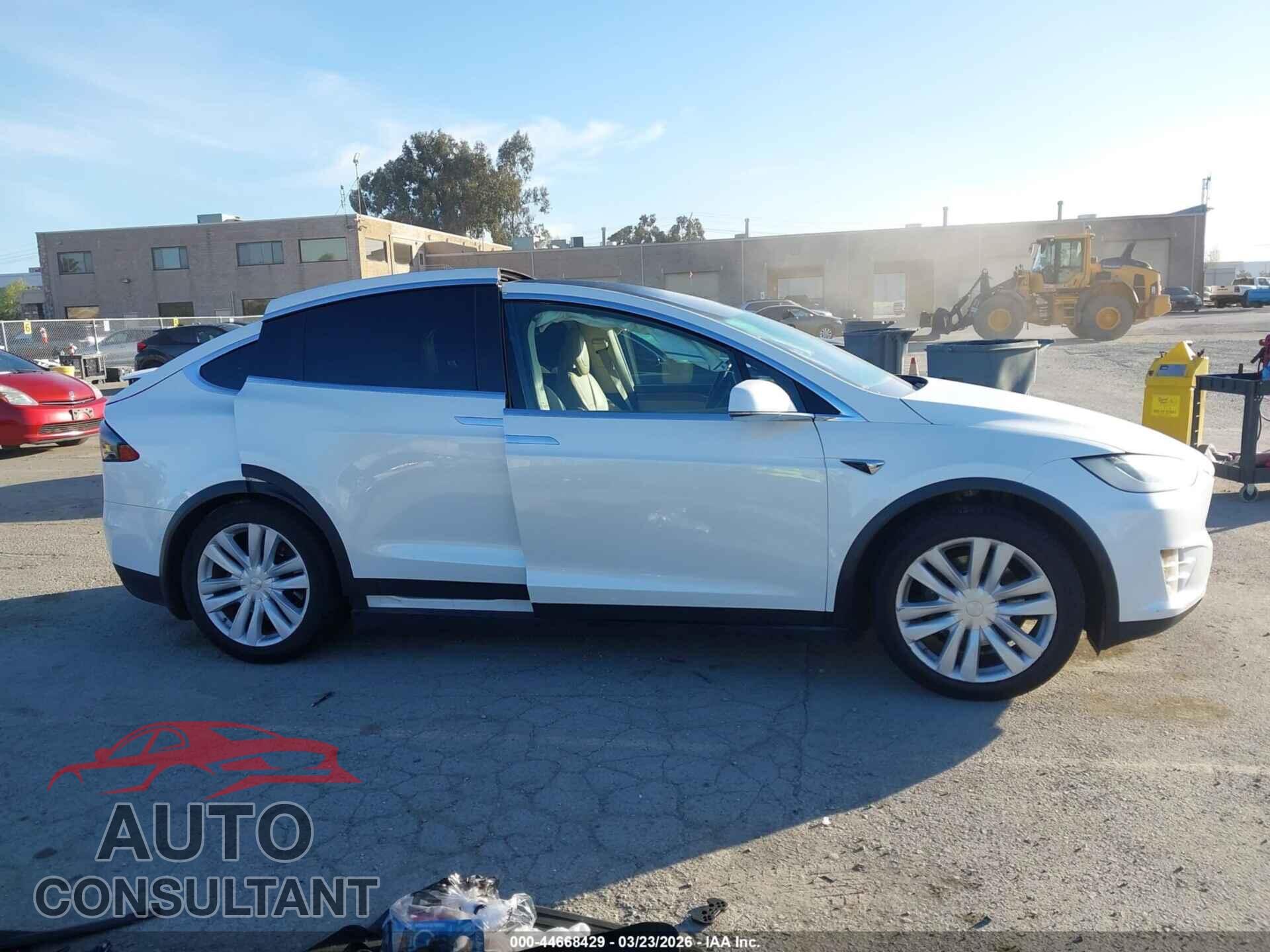 TESLA MODEL X 2017 - 5YJXCBE21HF041665