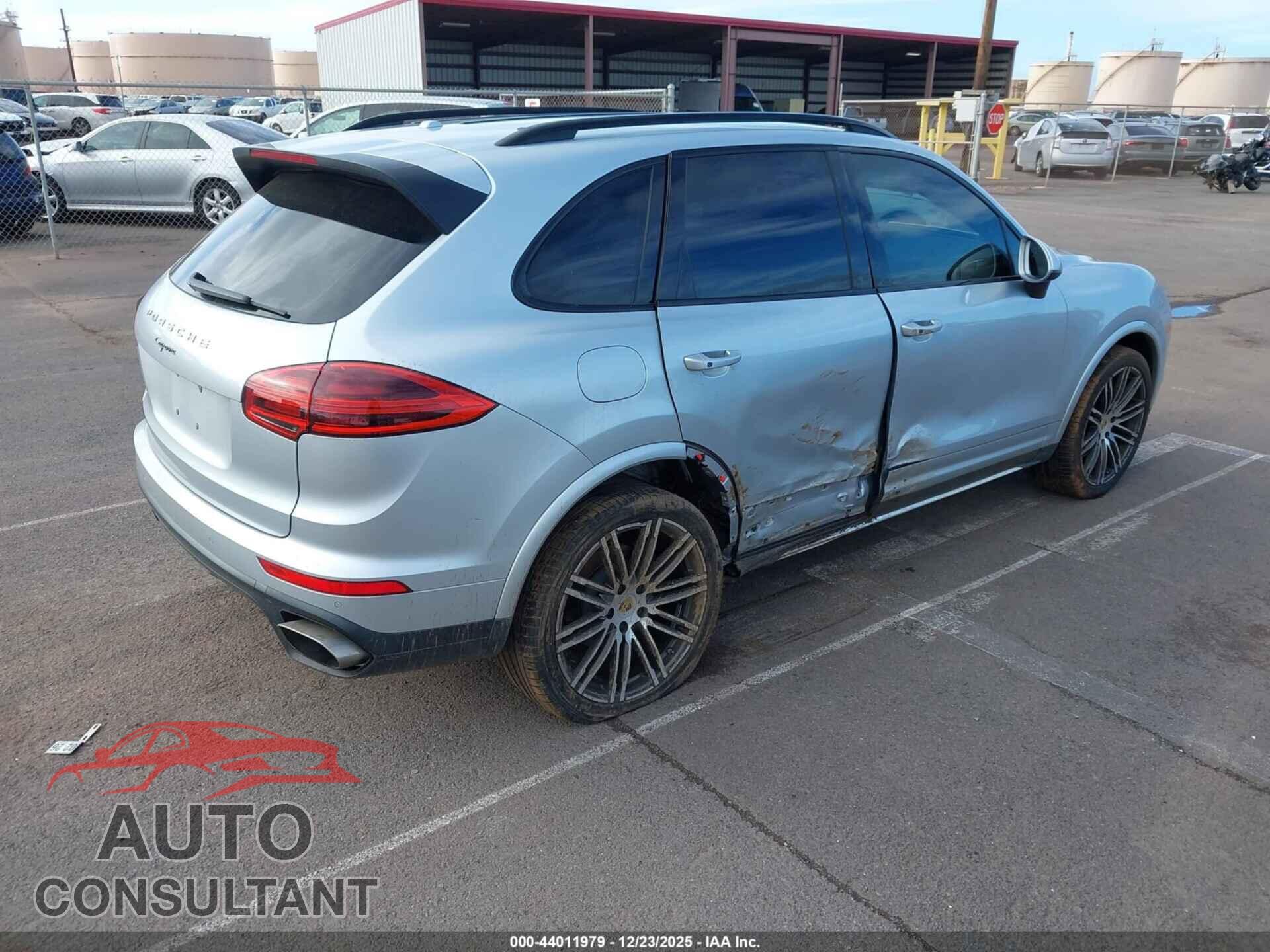PORSCHE CAYENNE 2017 - WP1AA2A28HKA84614