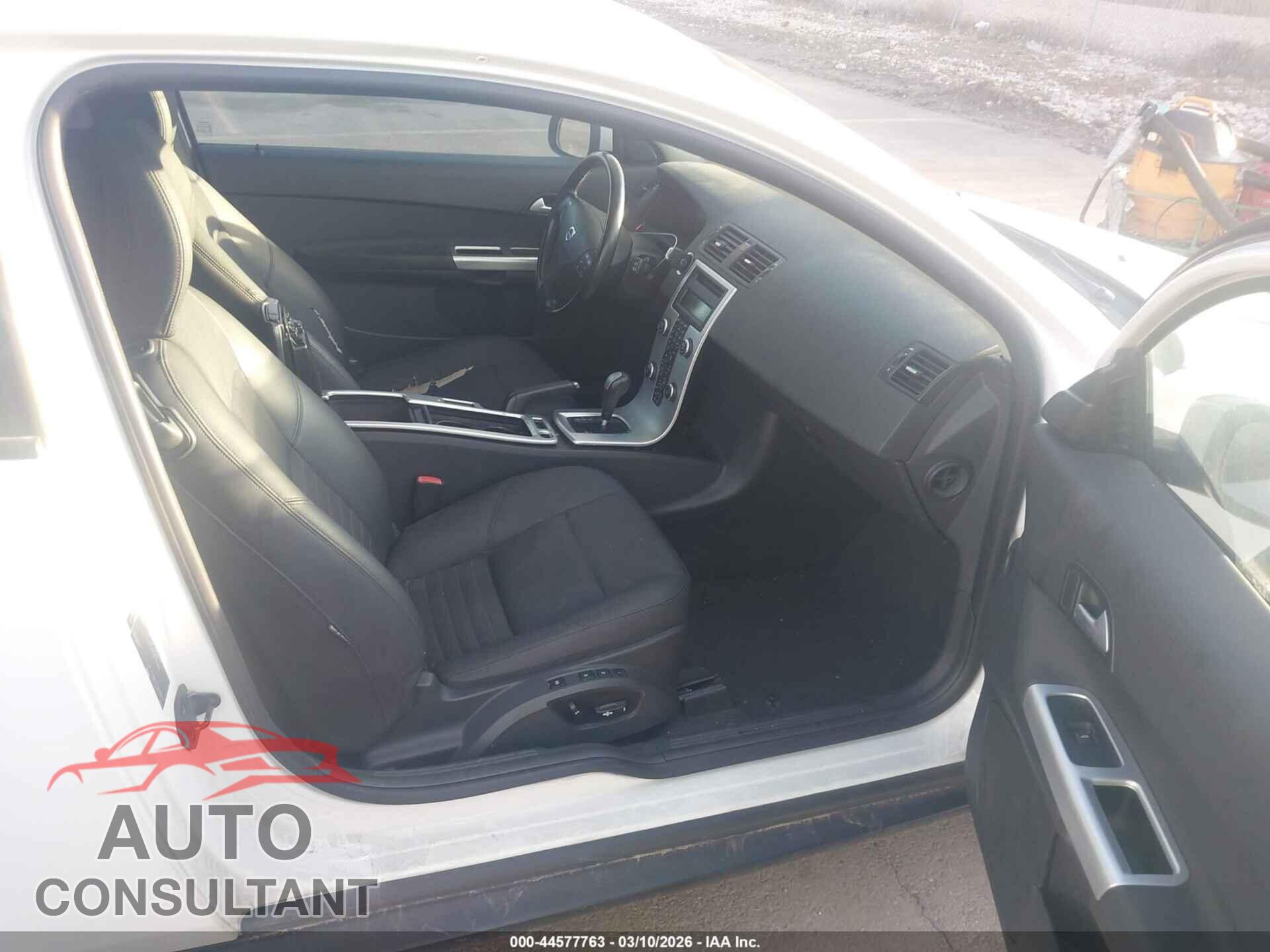 VOLVO C30 2011 - YV1672MK3B2198393