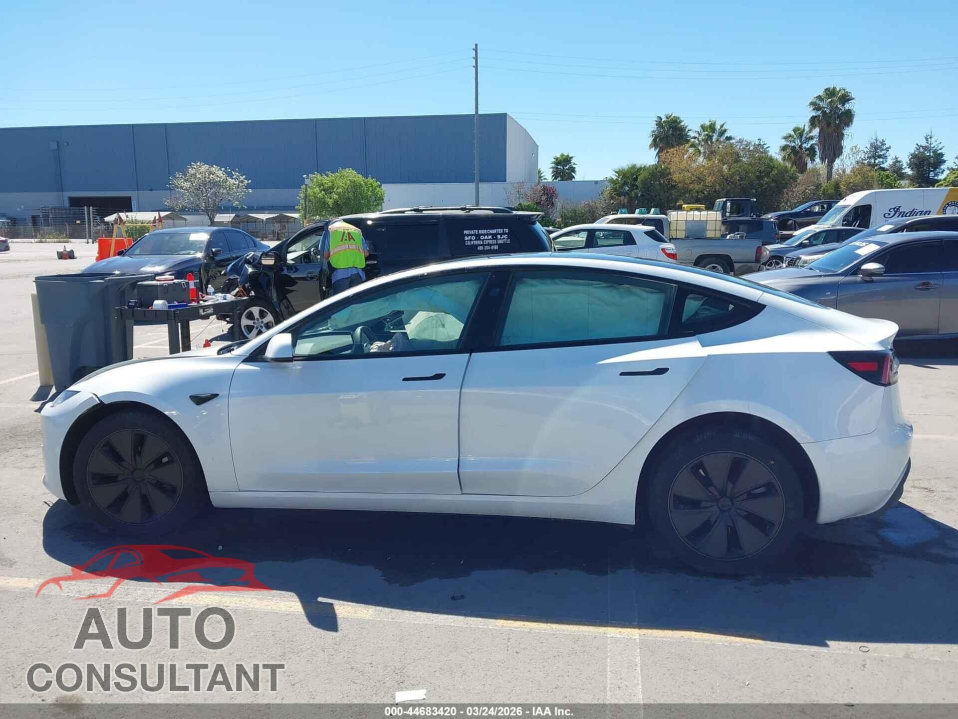 TESLA MODEL 3 2024 - 5YJ3E1EA0RF729202