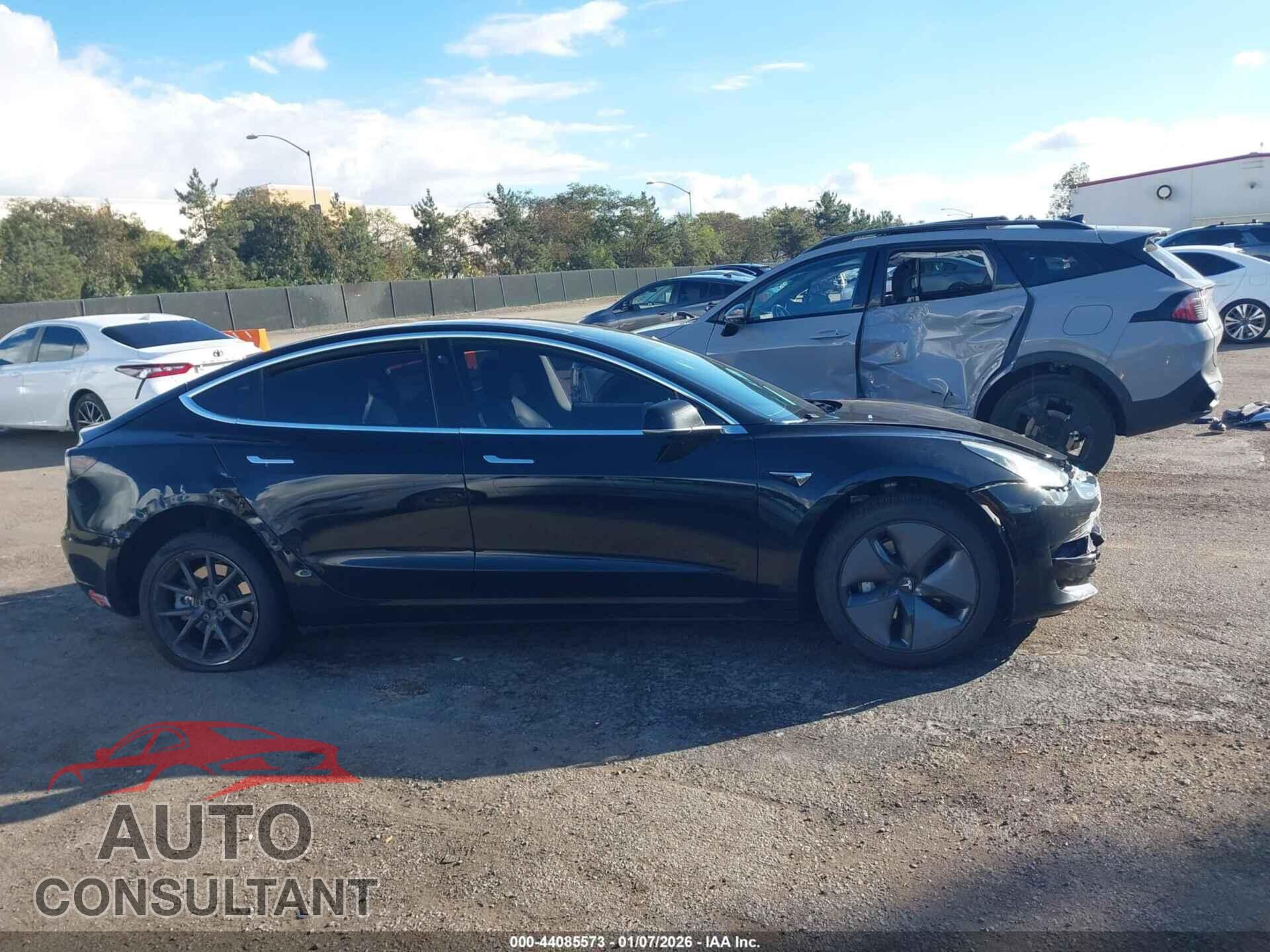 TESLA MODEL 3 2018 - 5YJ3E1EA4JF004822