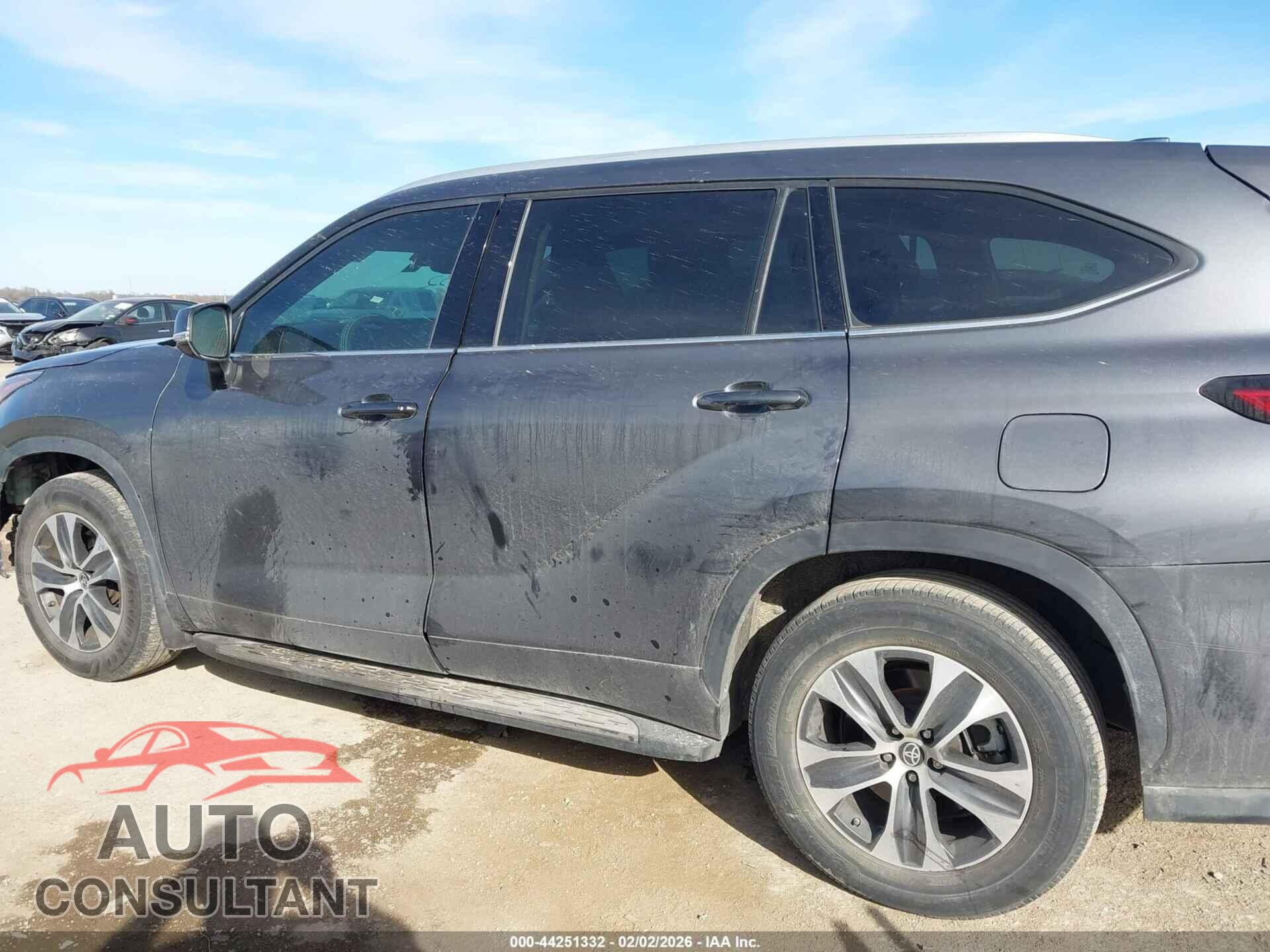 TOYOTA HIGHLANDER 2022 - 5TDGZRAH3NS540489