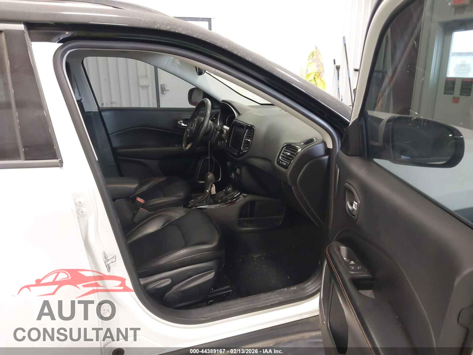 JEEP COMPASS 2018 - 3C4NJDCB4JT354616