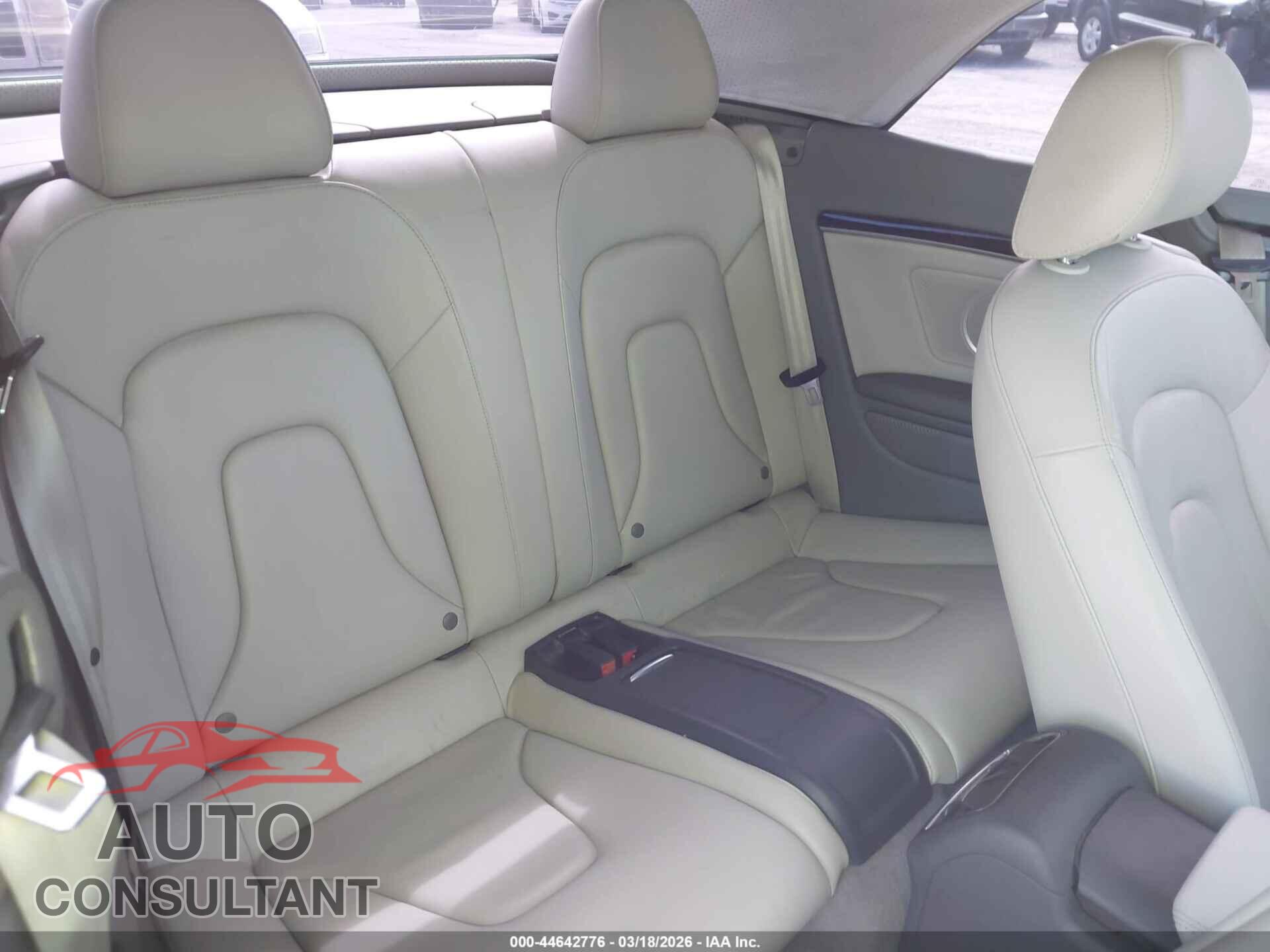 AUDI A5 2011 - WAUTFAFH3BN016744