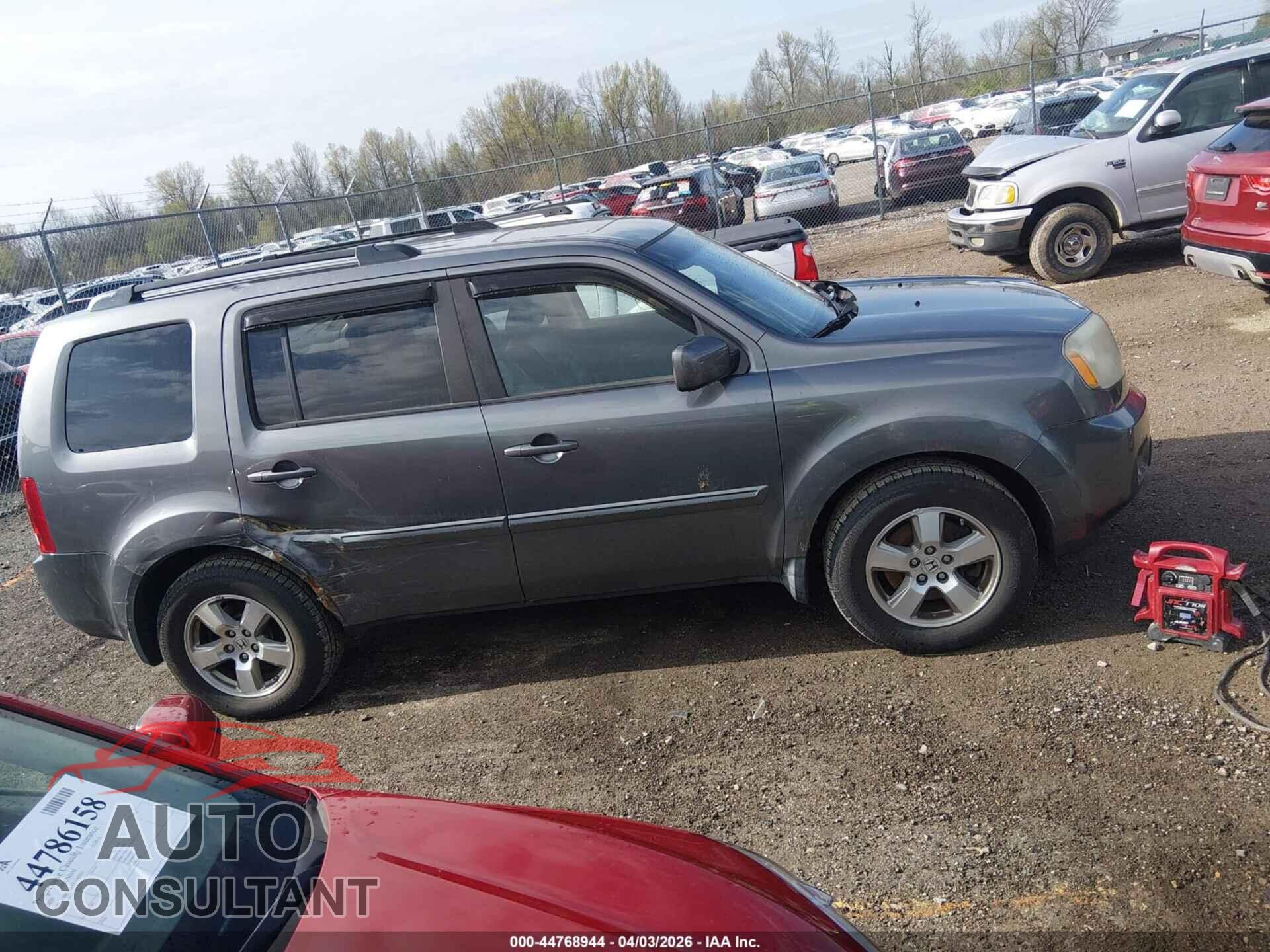 HONDA PILOT 2011 - 5FNYF4H58BB044678
