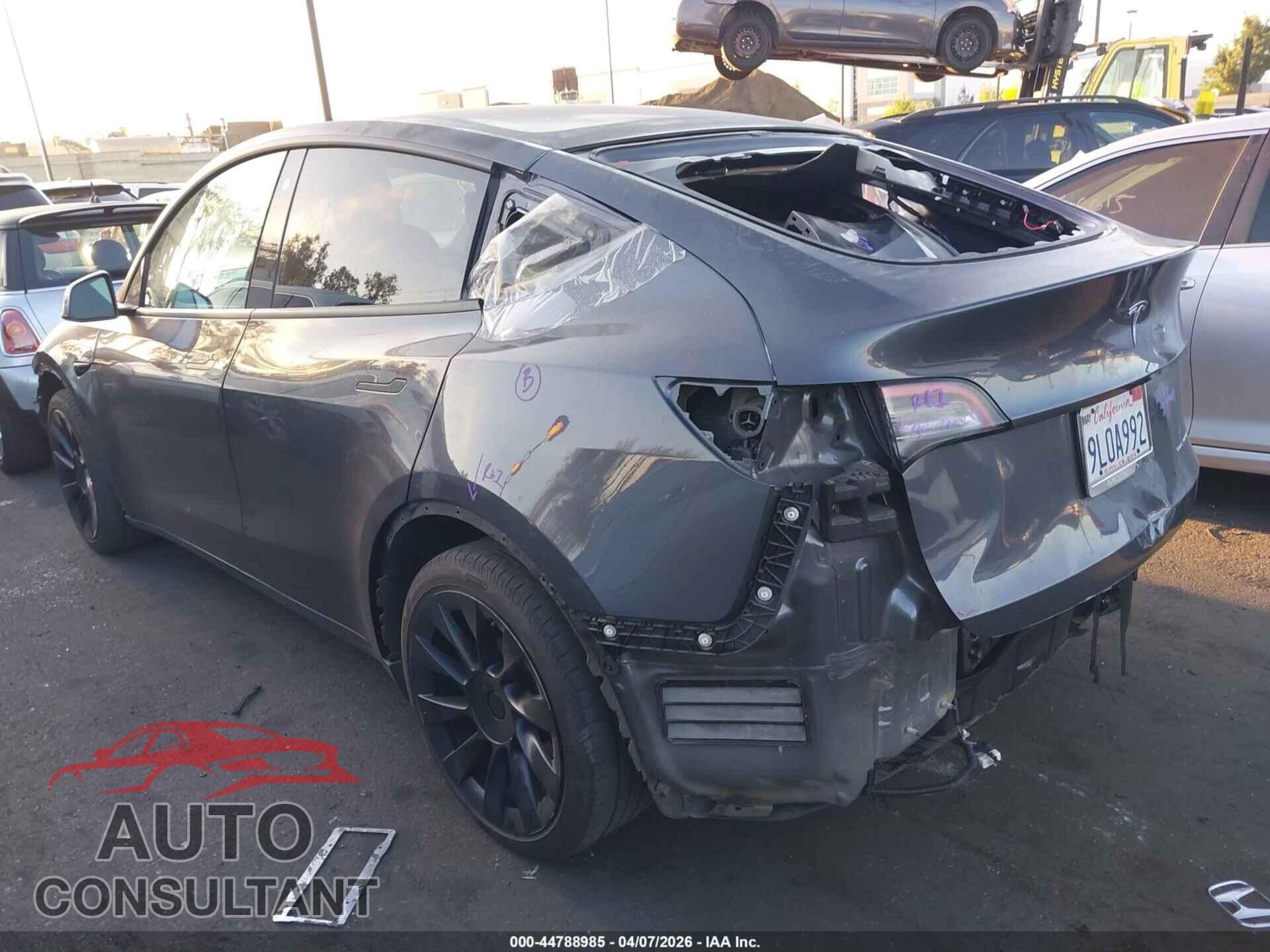 TESLA MODEL Y 2021 - 5YJYGAEE8MF180134
