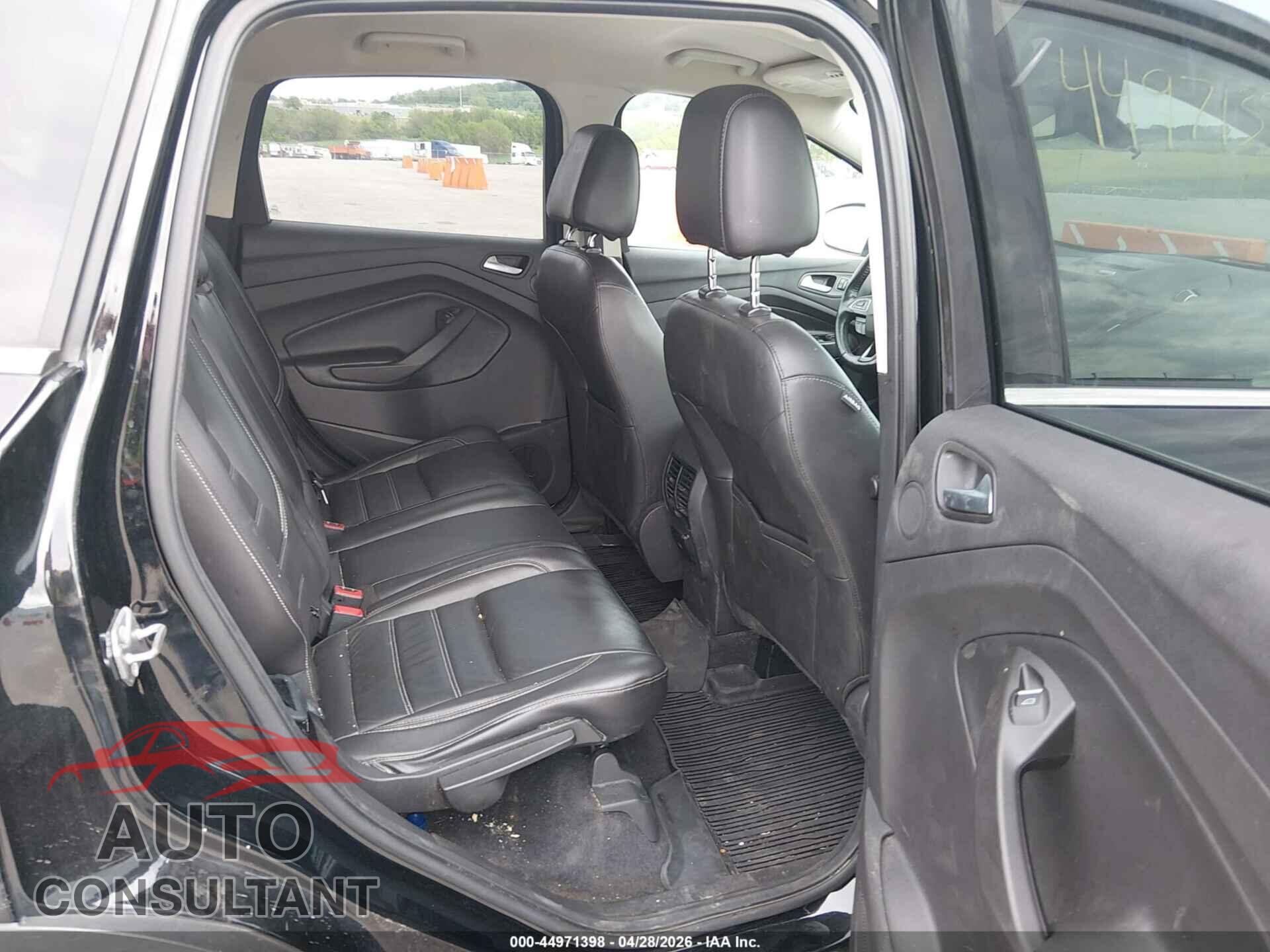 FORD ESCAPE 2017 - 1FMCU9JD1HUB80239