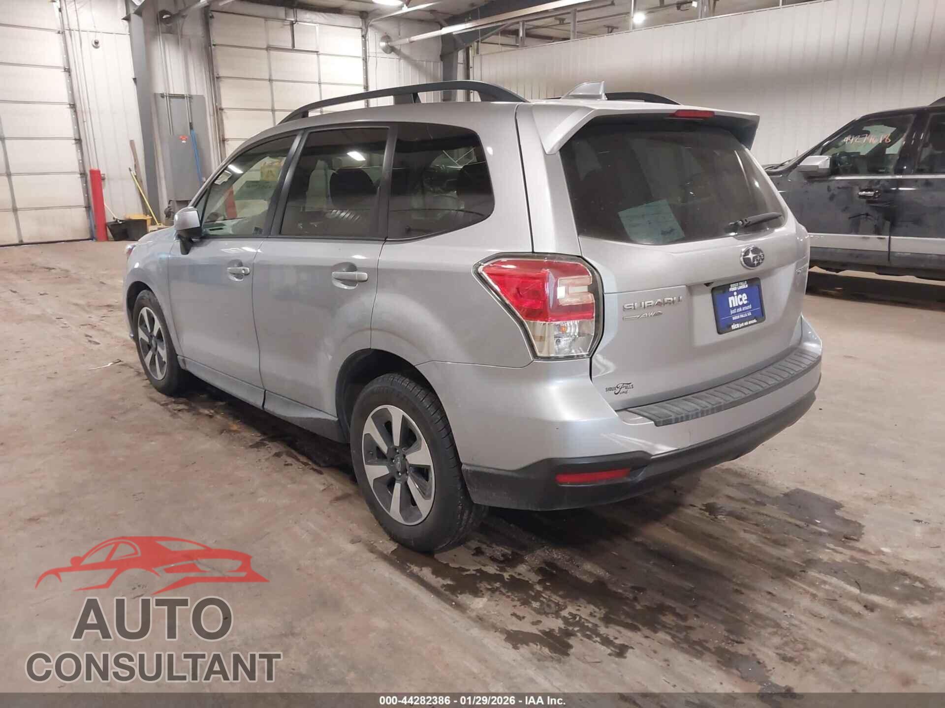 SUBARU FORESTER 2018 - JF2SJAEC4JH564673
