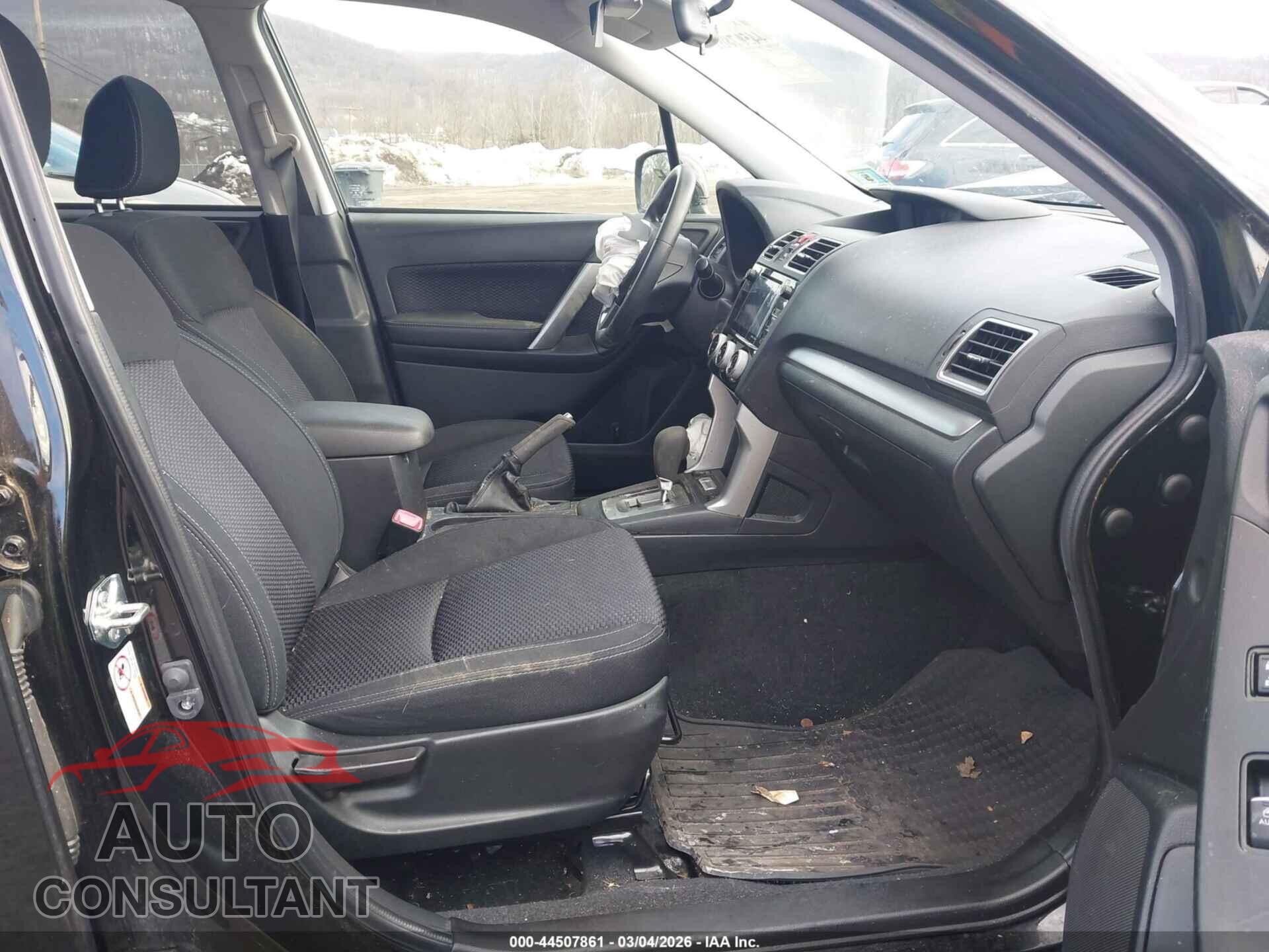 SUBARU FORESTER 2018 - JF2SJAEC3JH516095