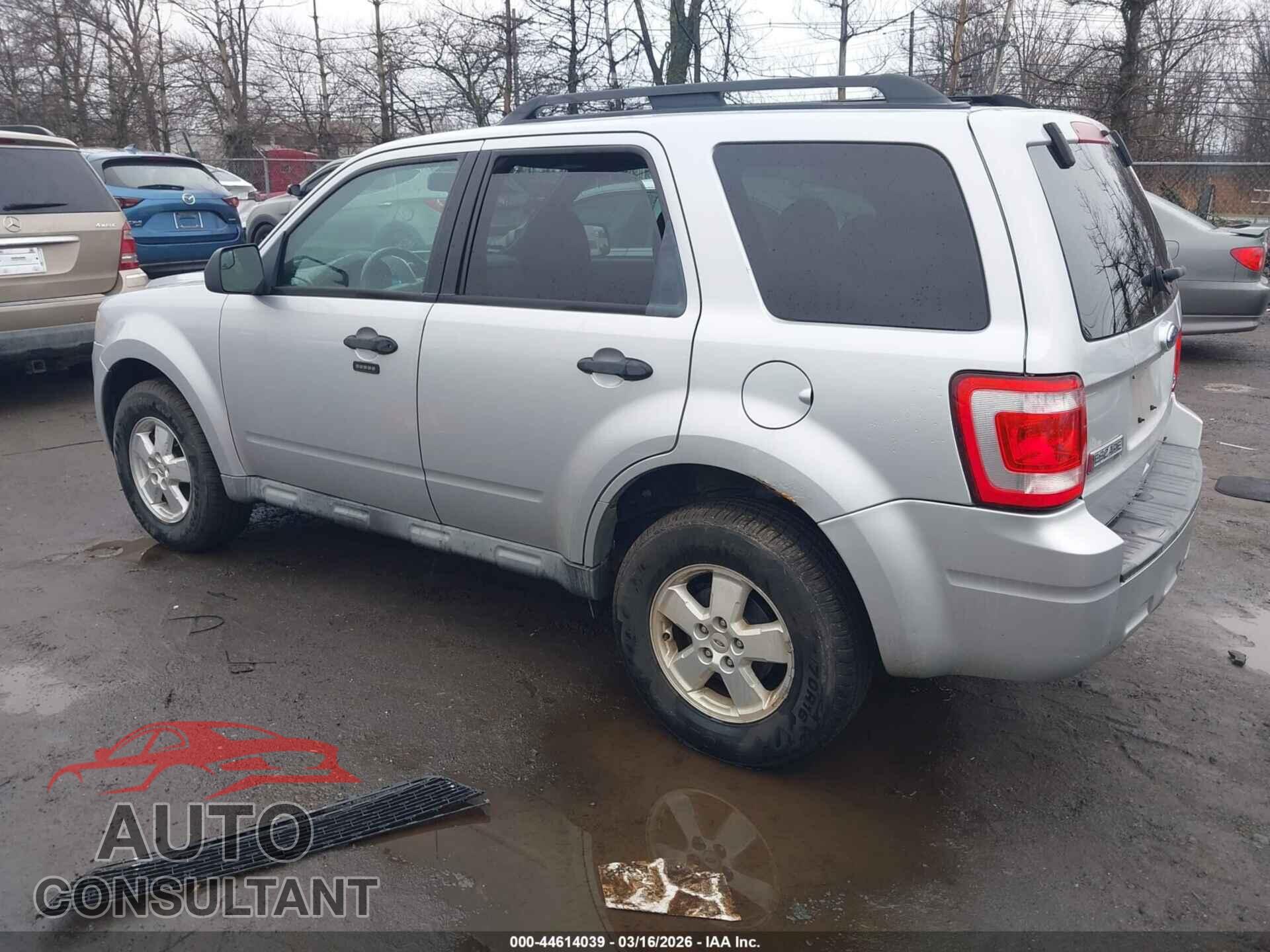 FORD ESCAPE 2010 - 1FMCU9DG3AKB62722