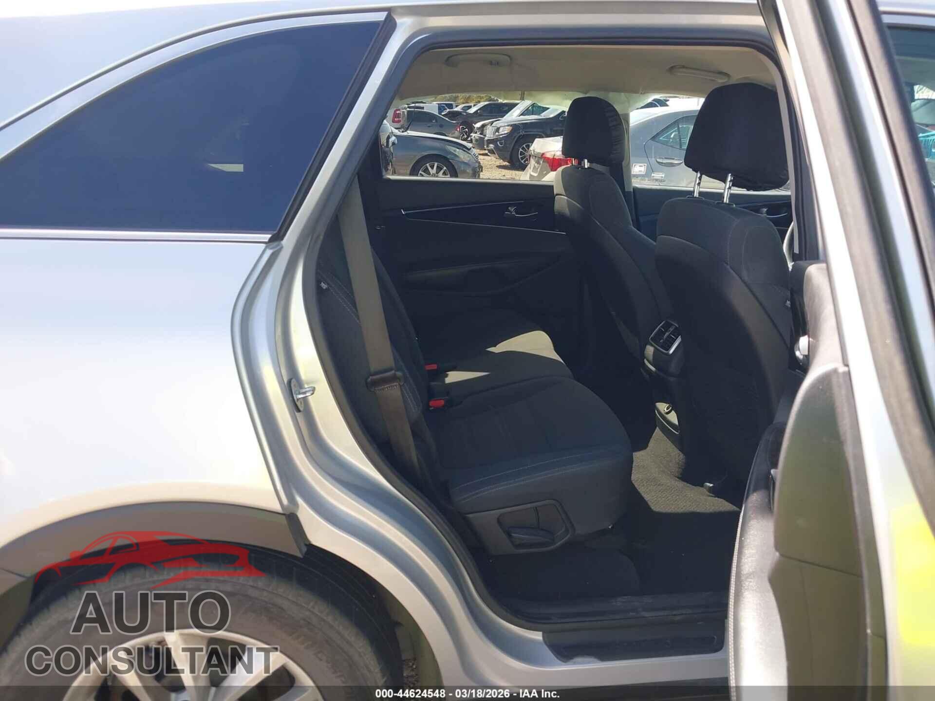 KIA SORENTO 2017 - 5XYPG4A36HG232229