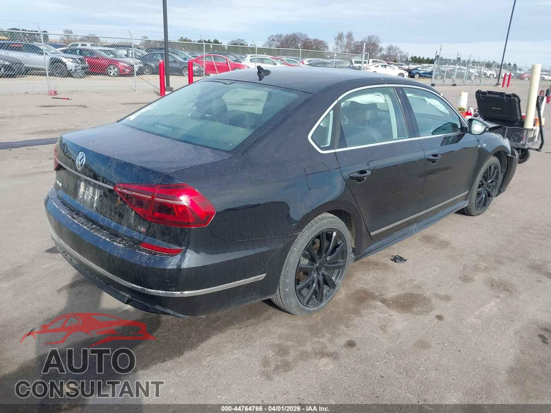 VOLKSWAGEN PASSAT 2017 - 1VWDT7A32HC040601