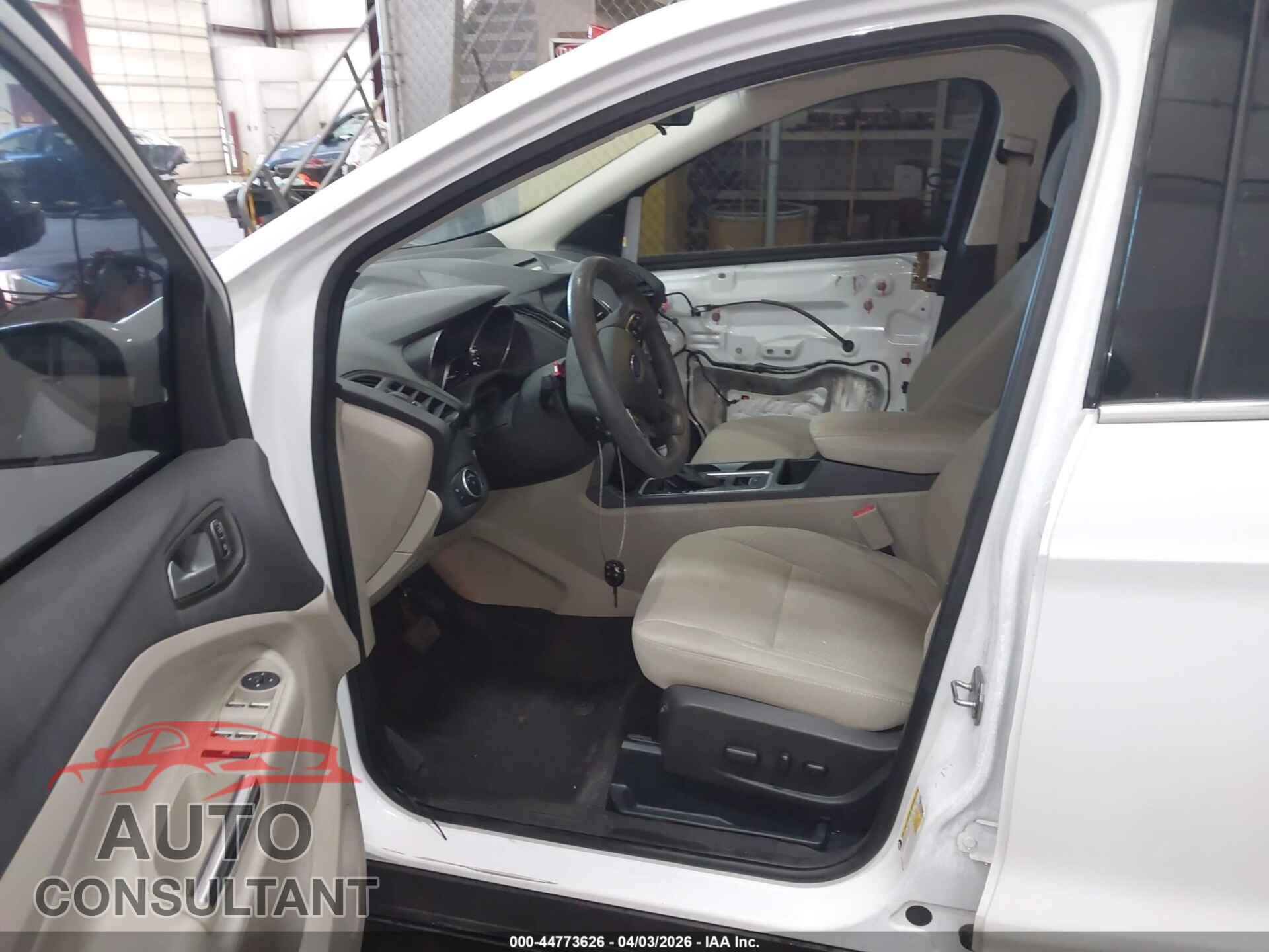 FORD ESCAPE 2017 - 1FMCU9G91HUB02935