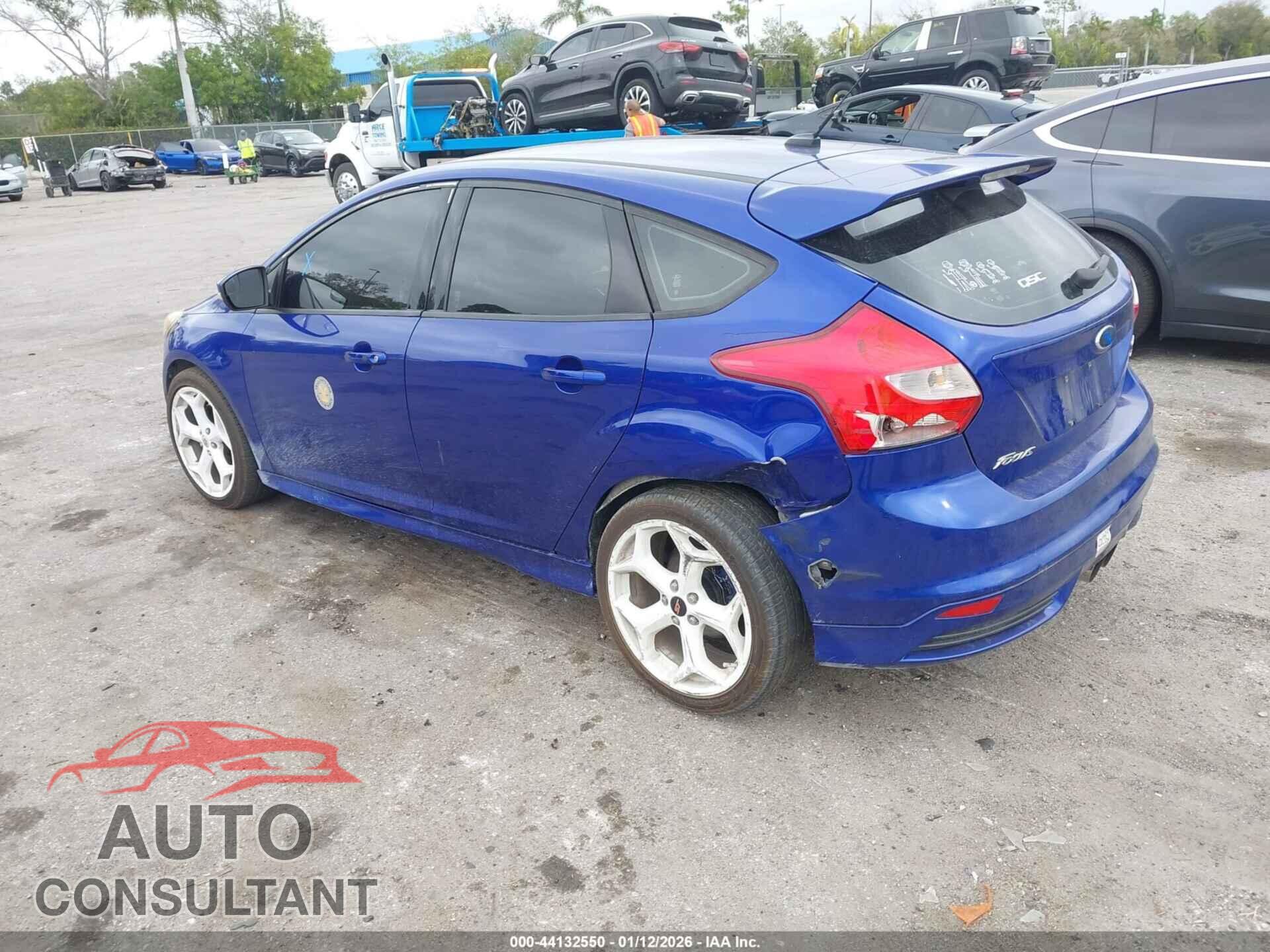 FORD FOCUS 2013 - 1FADP3L95DL364627