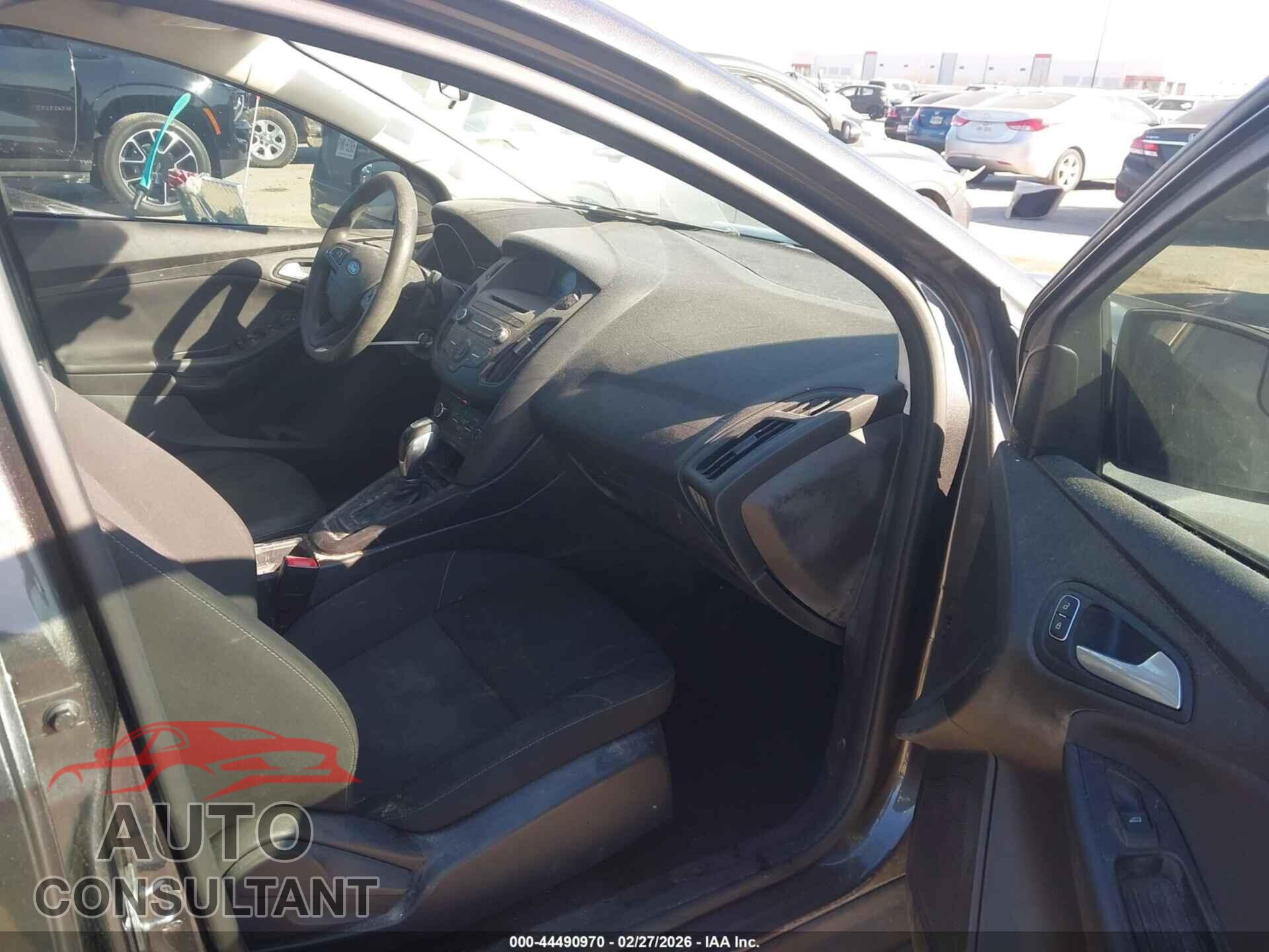 FORD FOCUS 2015 - 1FADP3F28FL323491
