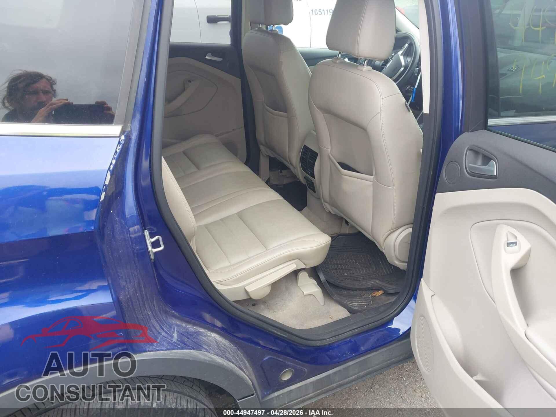 FORD ESCAPE 2016 - 1FMCU9G96GUC52439