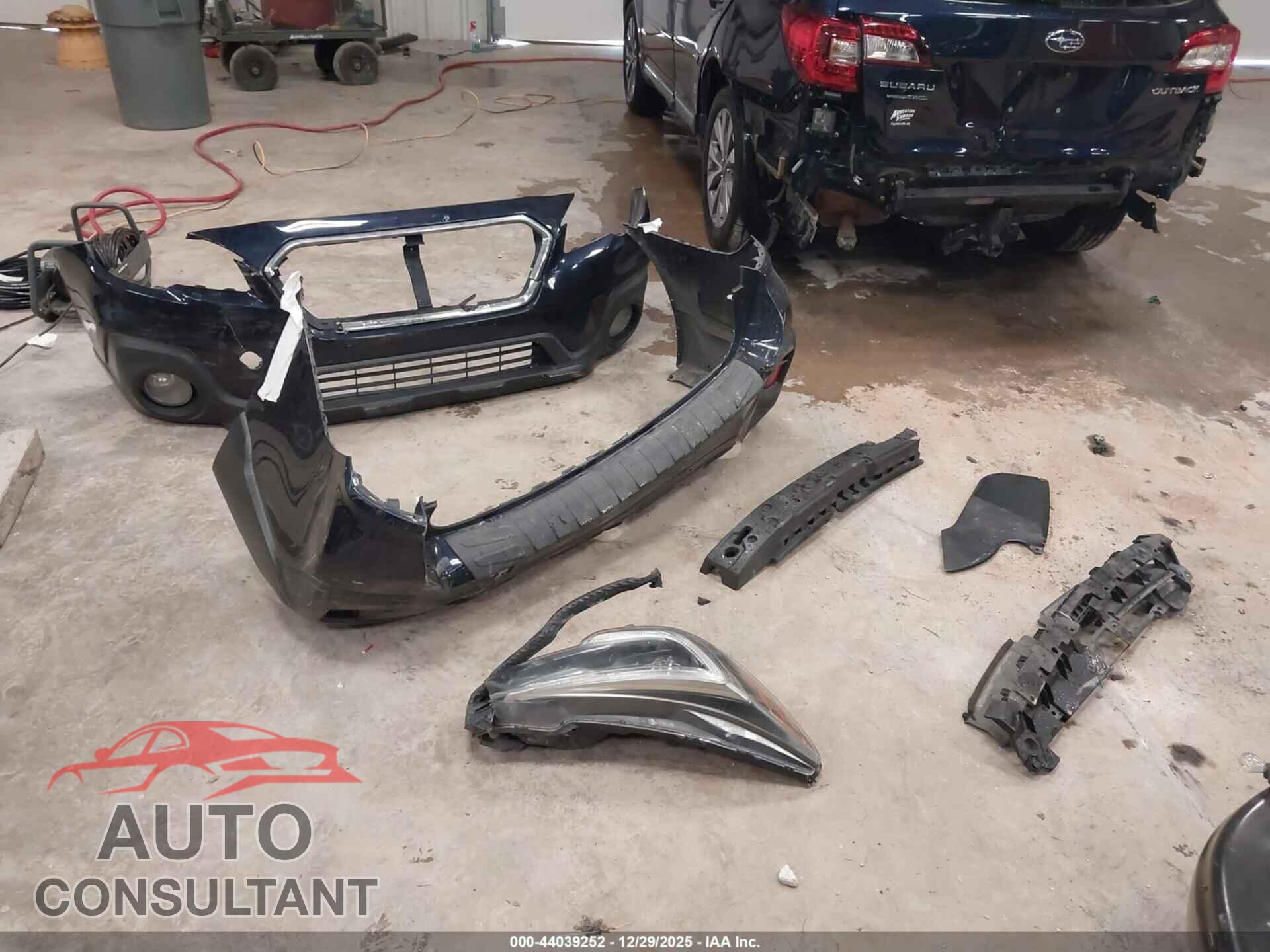 SUBARU OUTBACK 2018 - 4S4BSATC8J3240231