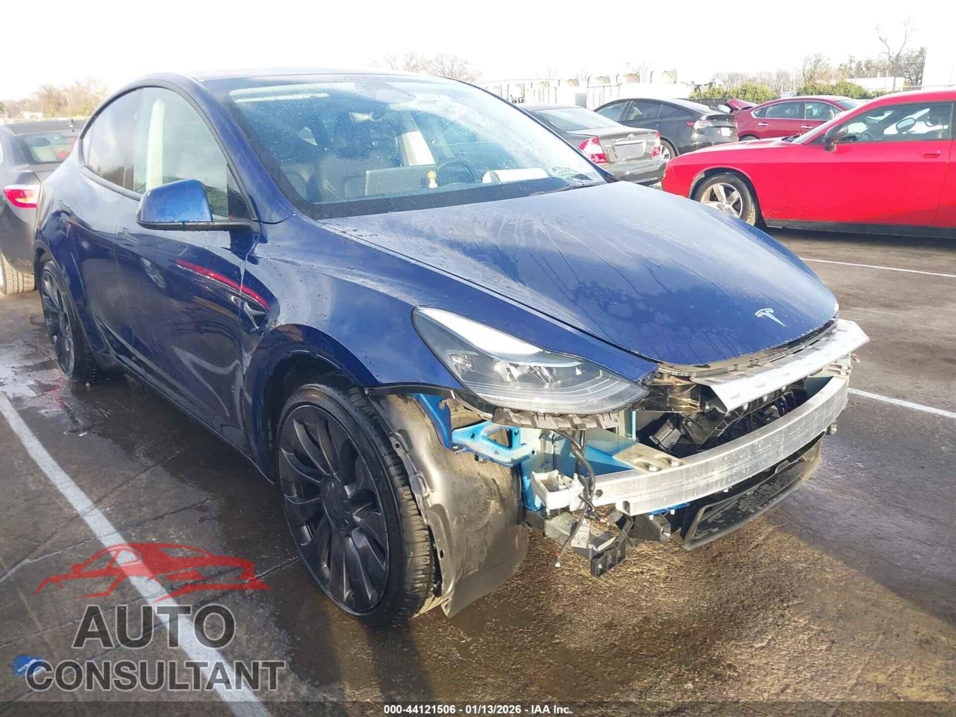 TESLA MODEL Y 2024 - 7SAYGDEF7RF042041