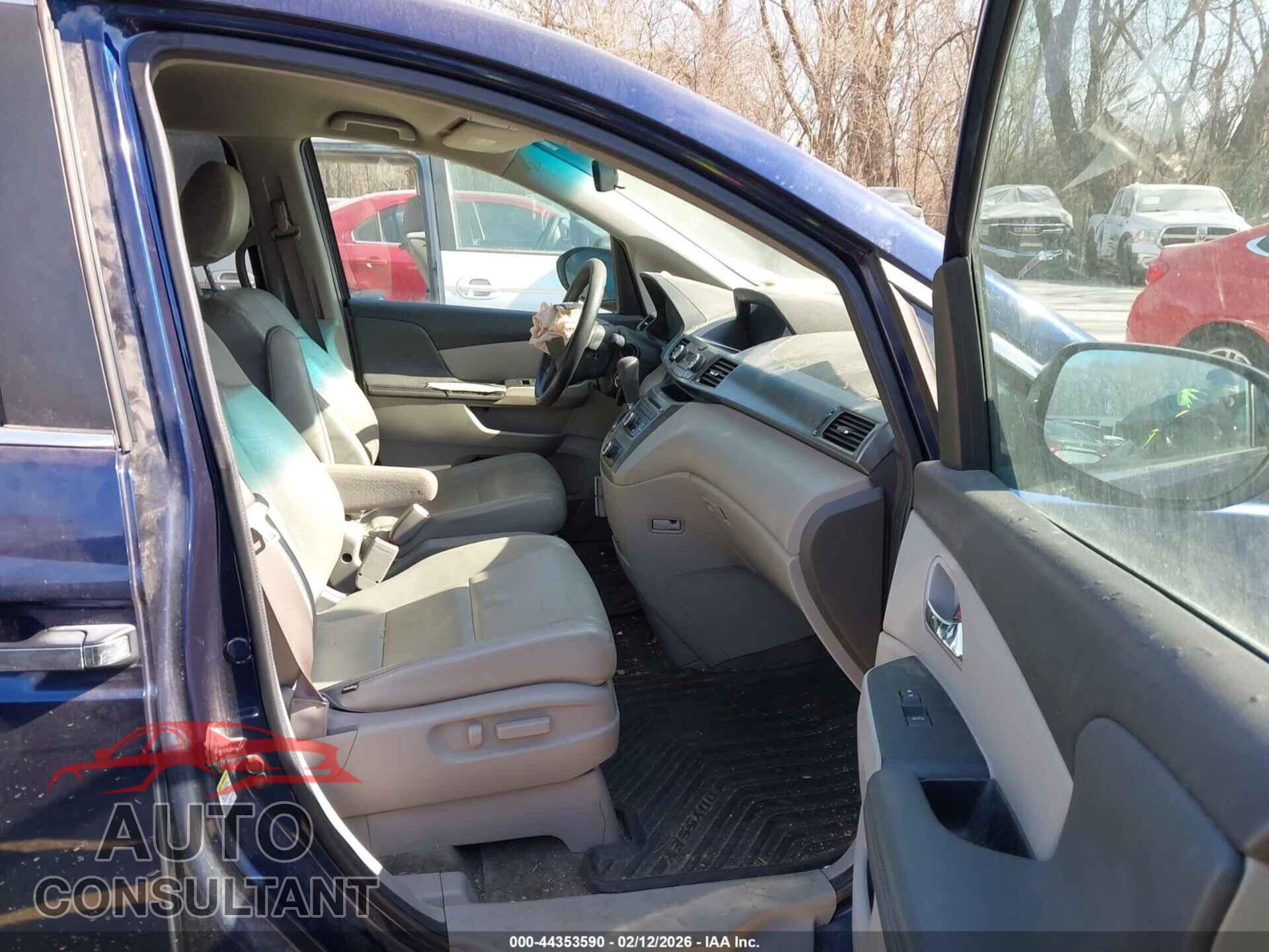 HONDA ODYSSEY 2015 - 5FNRL5H21FB044794