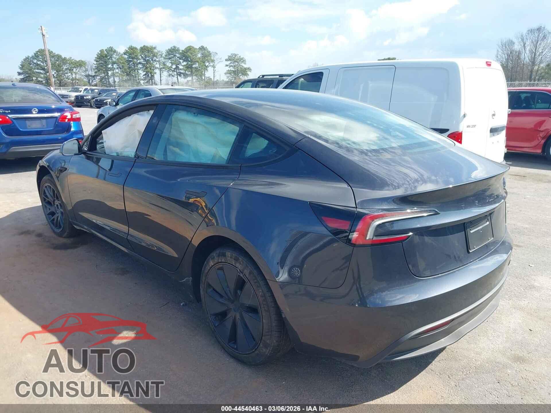 TESLA MODEL 3 2025 - 5YJ3E1EA2SF992345