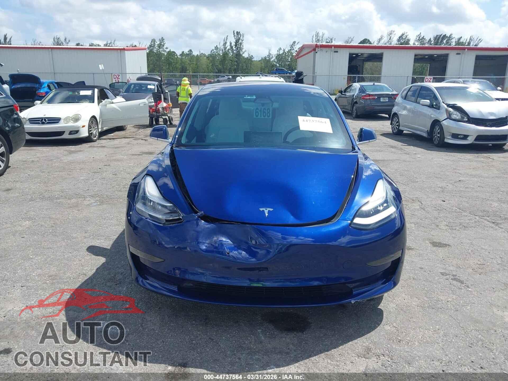 TESLA MODEL 3 2018 - 5YJ3E1EB2JF096537